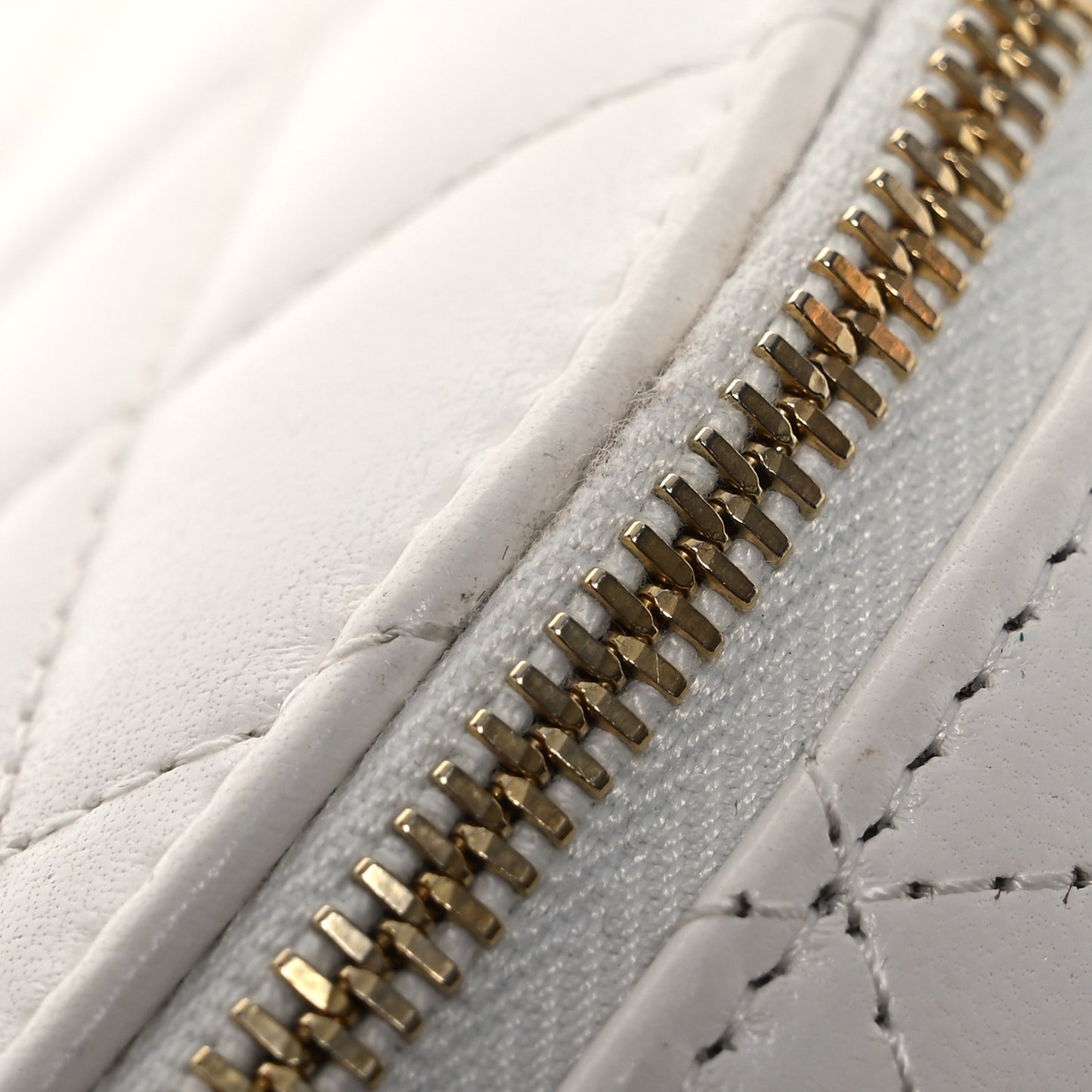 Lambskin Quilted Small Chic Riviera Top Handle Vanity Case White