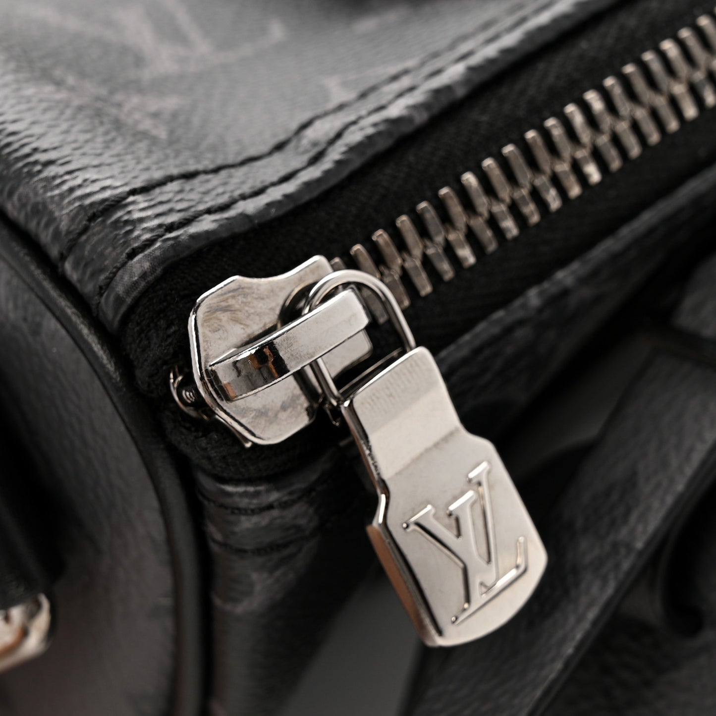 Reverse Monogram Eclipse Keepall Bandouliere 25