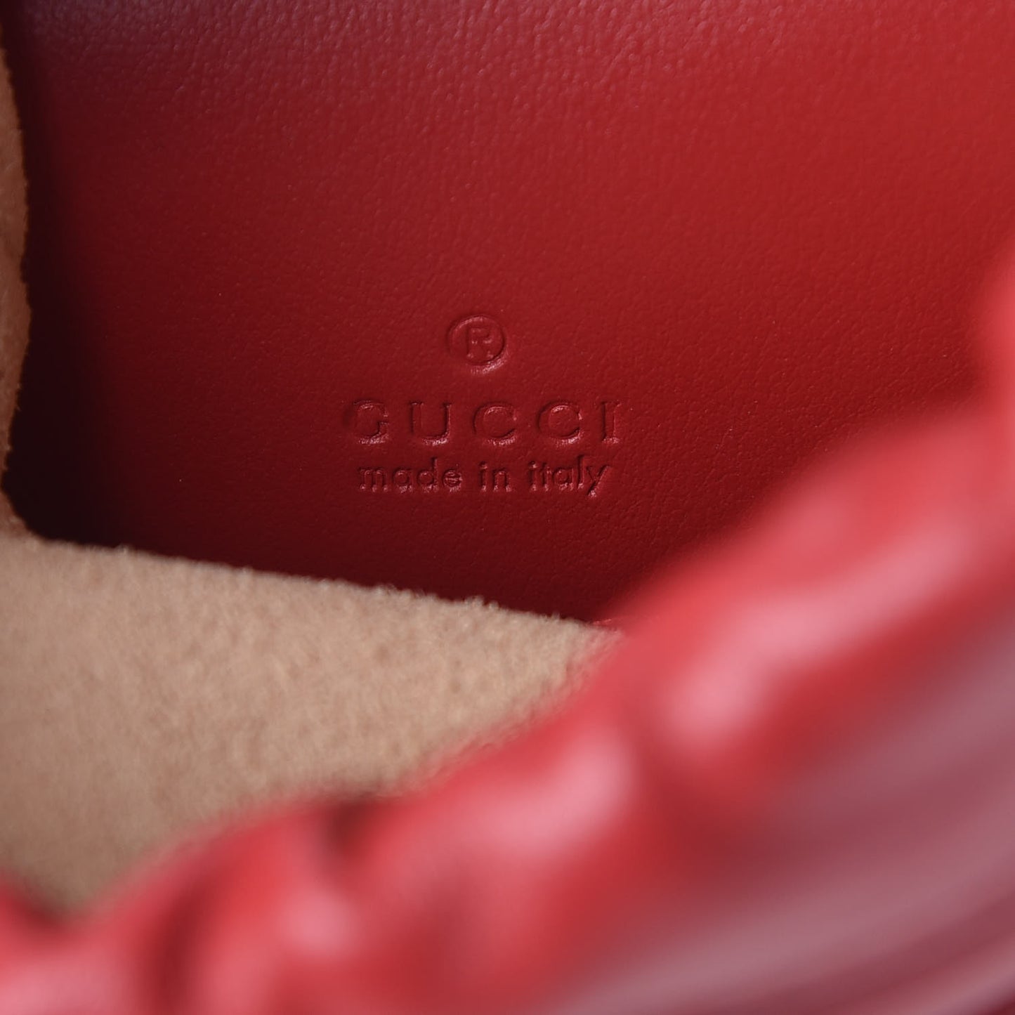 Calfskin Matelasse Mini GG Marmont 2.0 Bucket Bag Hibiscus Red