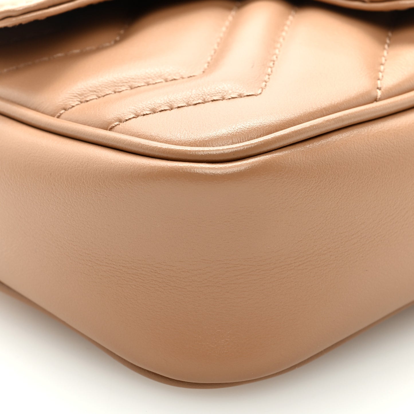 Calfskin Matelasse Monochrome Super Mini GG Marmont Shoulder Bag Camelia