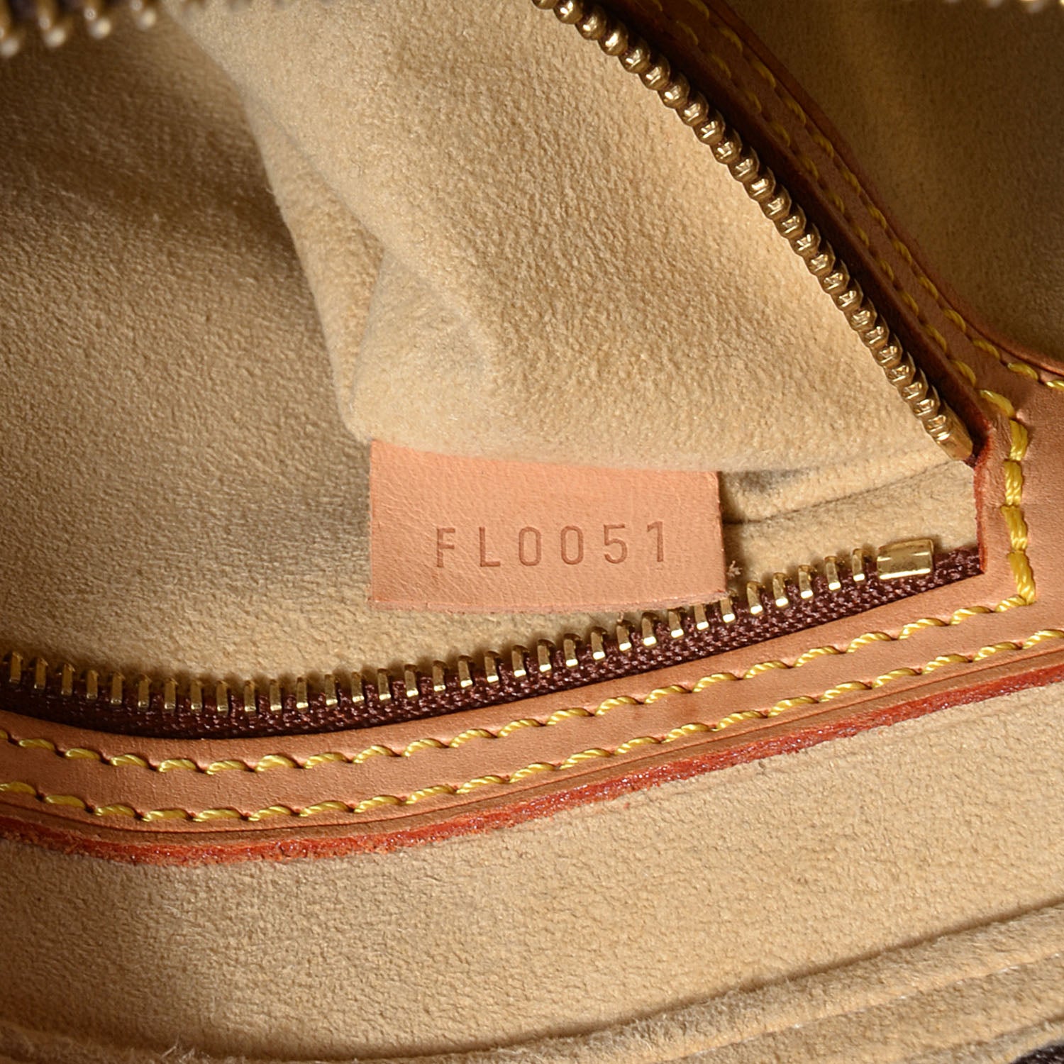 Louis Vuitton Monogram Looping MM 7 of 7