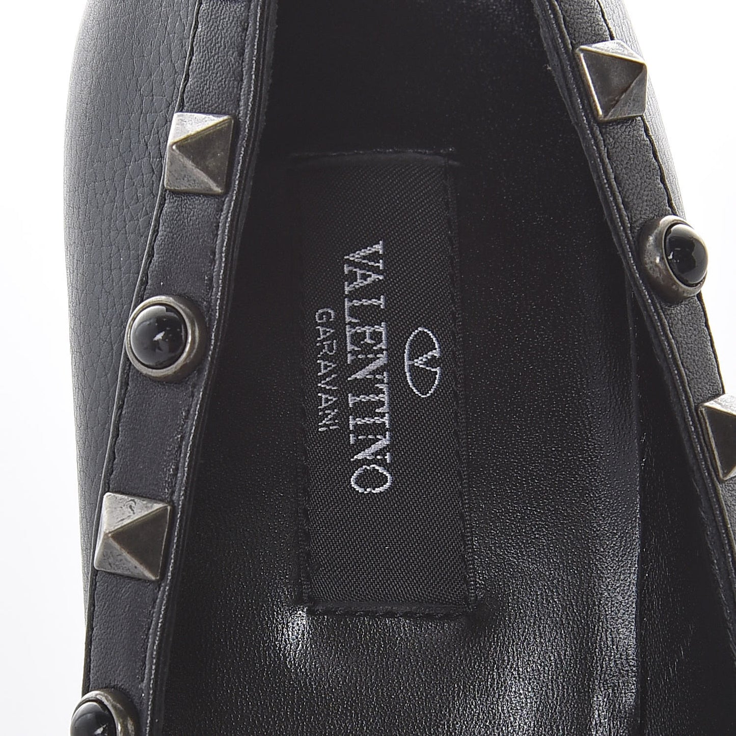 Pebbled Calfskin Onyx Rockstud Rolling 100mm Pumps 39 Black