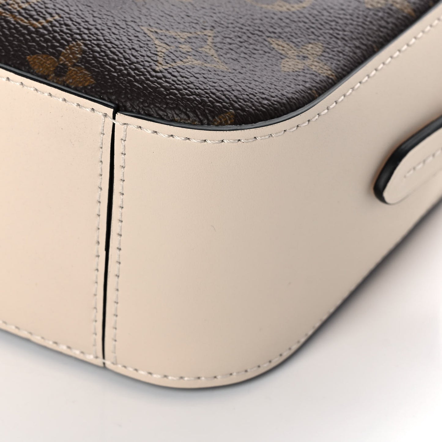 Monogram Saintonge Creme