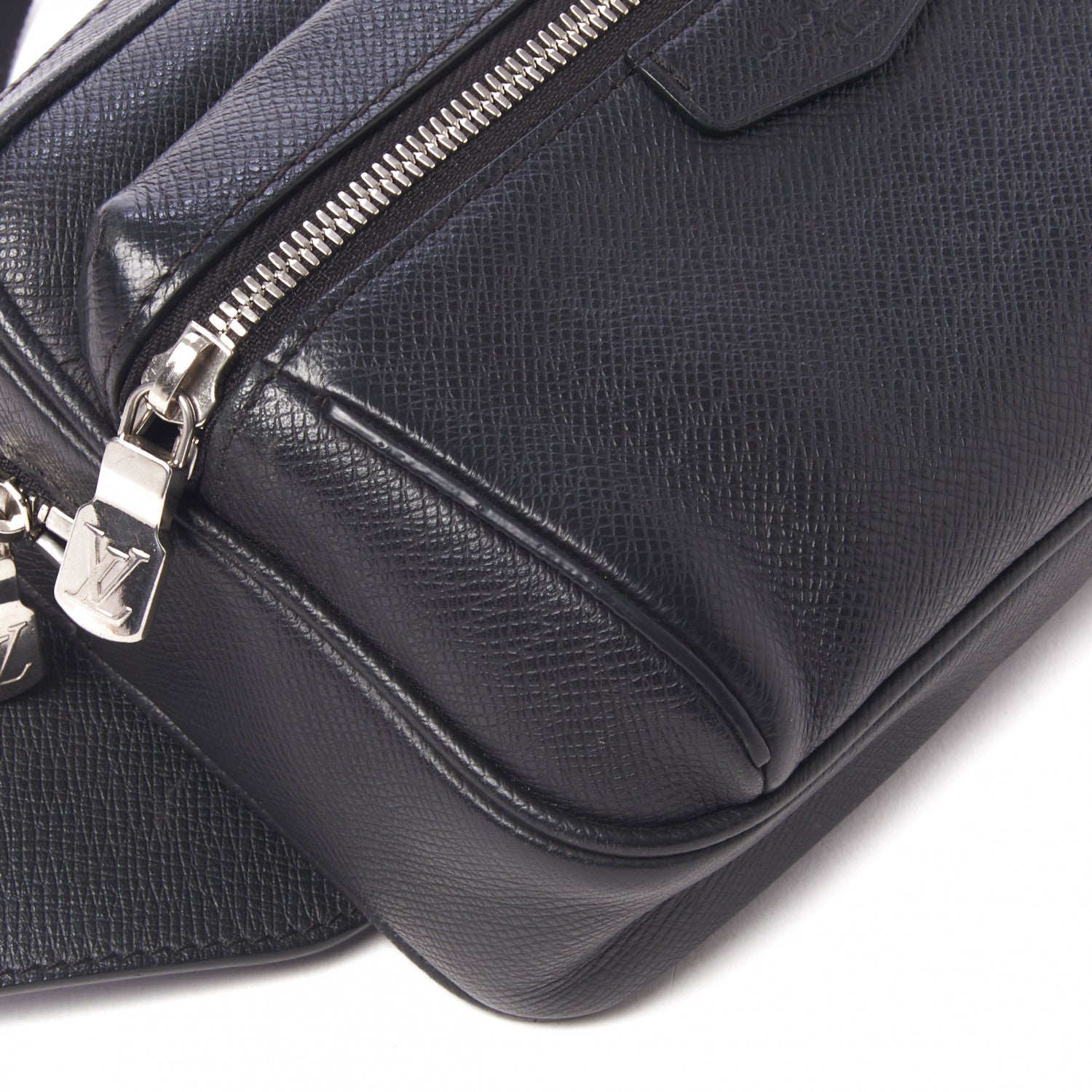 Louis Vuitton Taiga Outdoor Bumbag Black 5 of 8