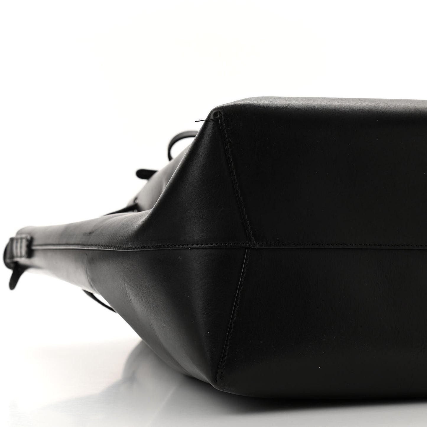 Vegetable Tanned Calfskin Bucket Bag Black Flamma