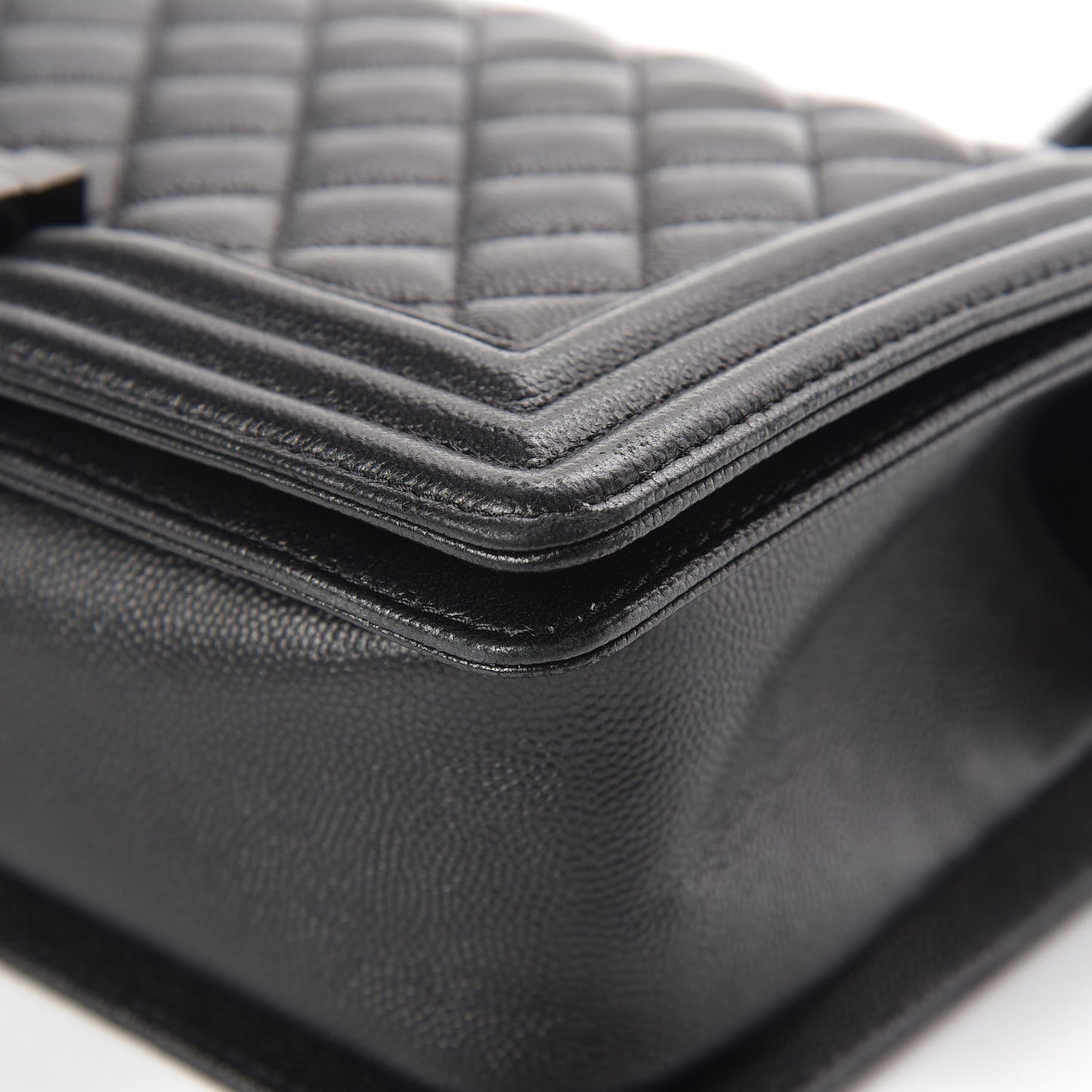 Caviar Quilted Medium Boy Flap So Black