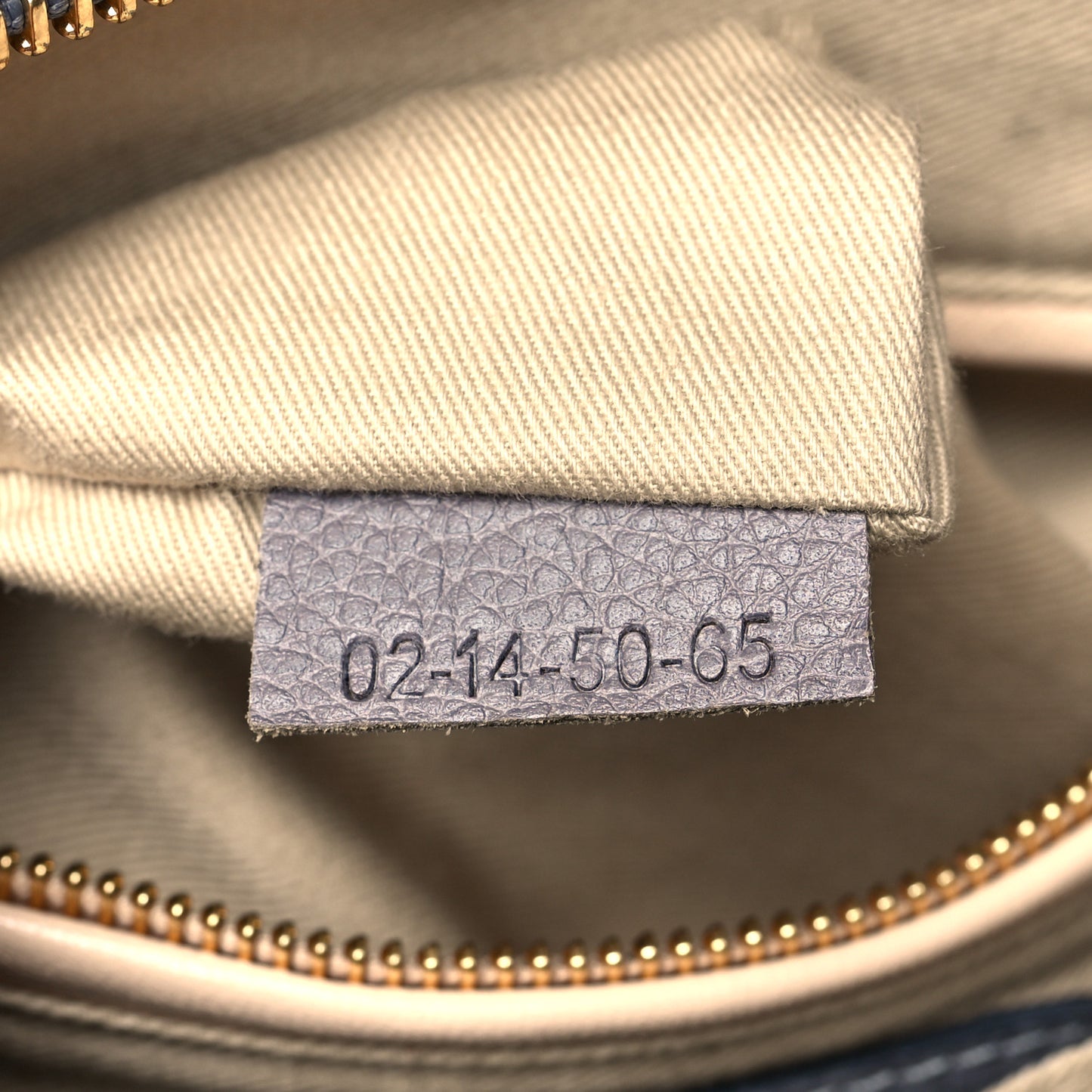 Calfskin Medium Paraty Cashmere Grey