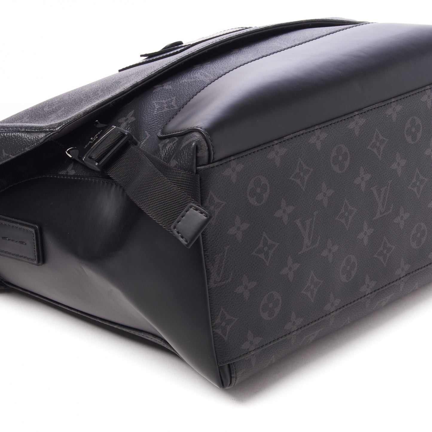 Monogram Eclipse Voyager Messenger MM