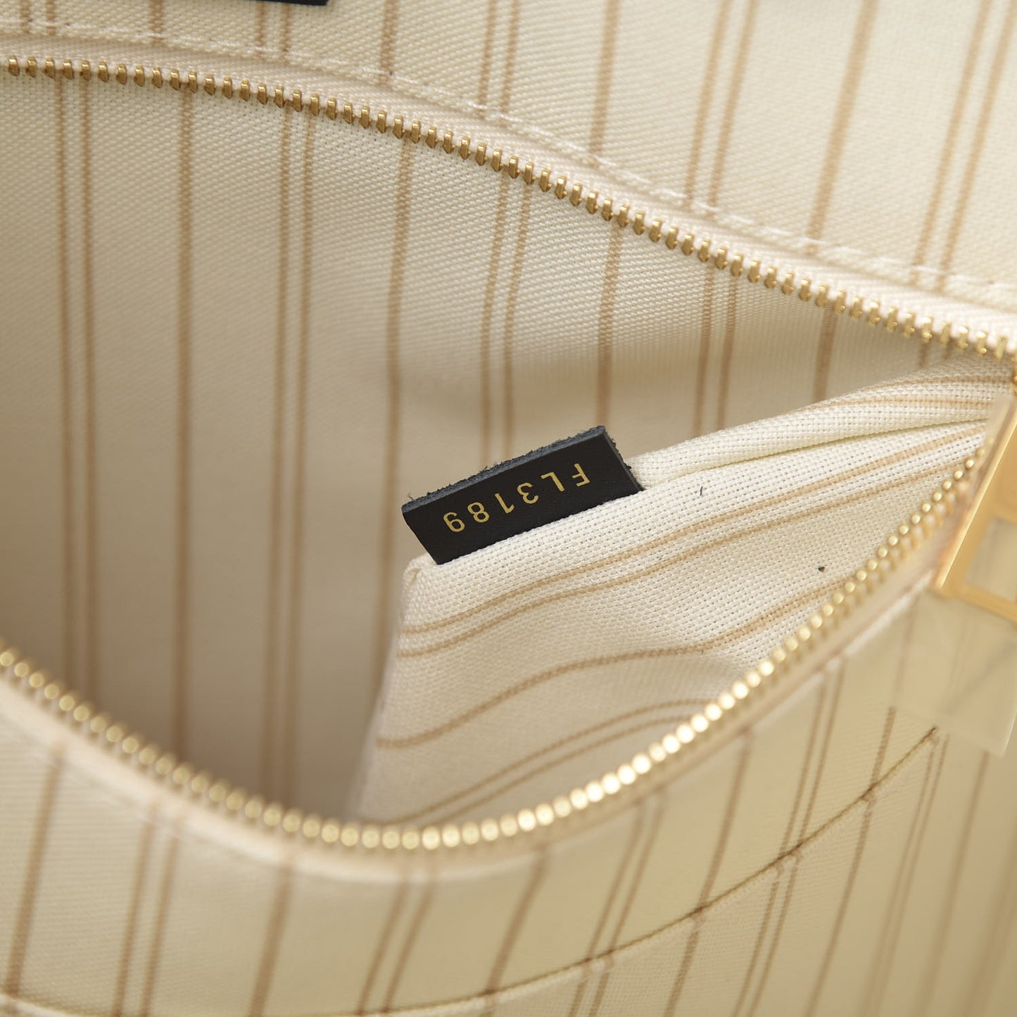 Monogram Giant Jungle Onthego GM Ivory