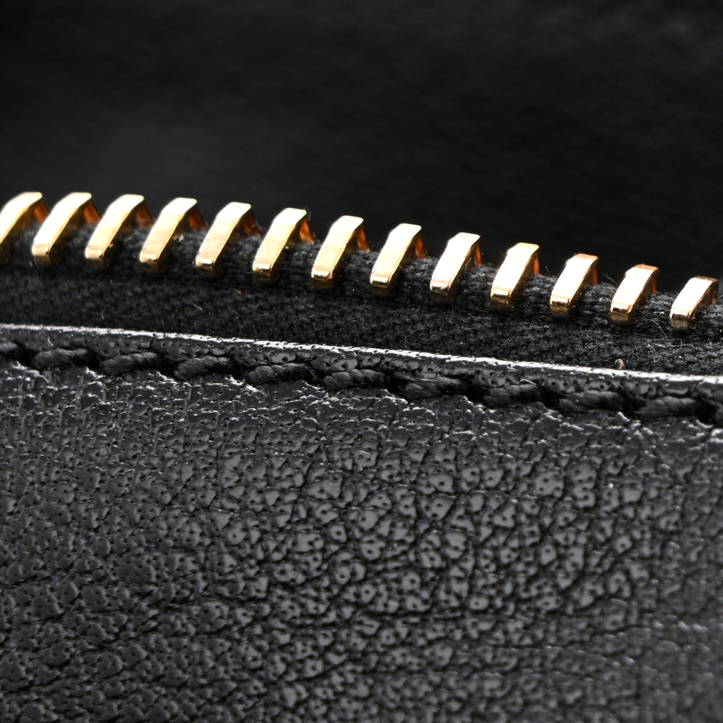 Grained Buffalo Small Paddington Black