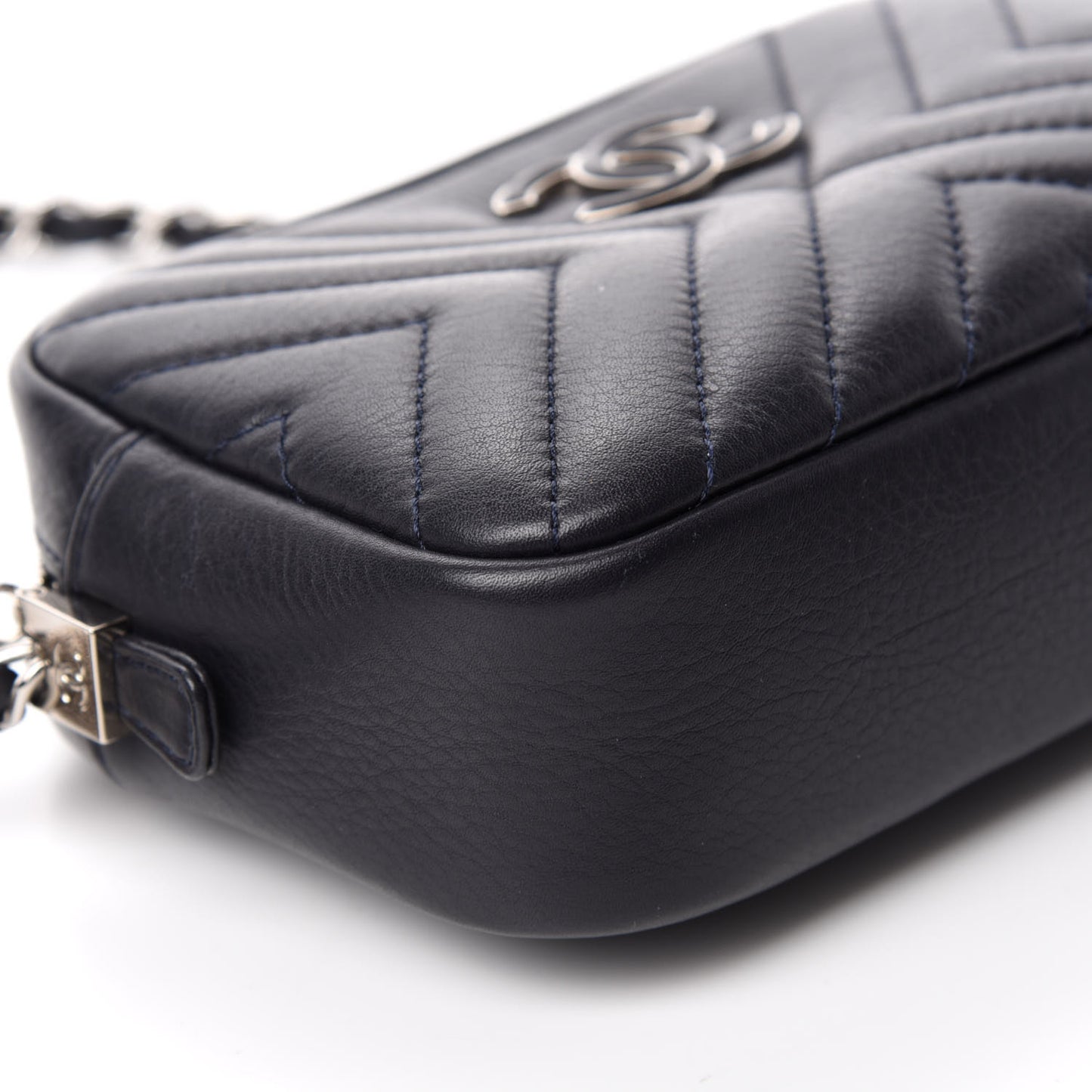 Calfskin Diagonal Chevron Quilted Tassel Camera Case Black