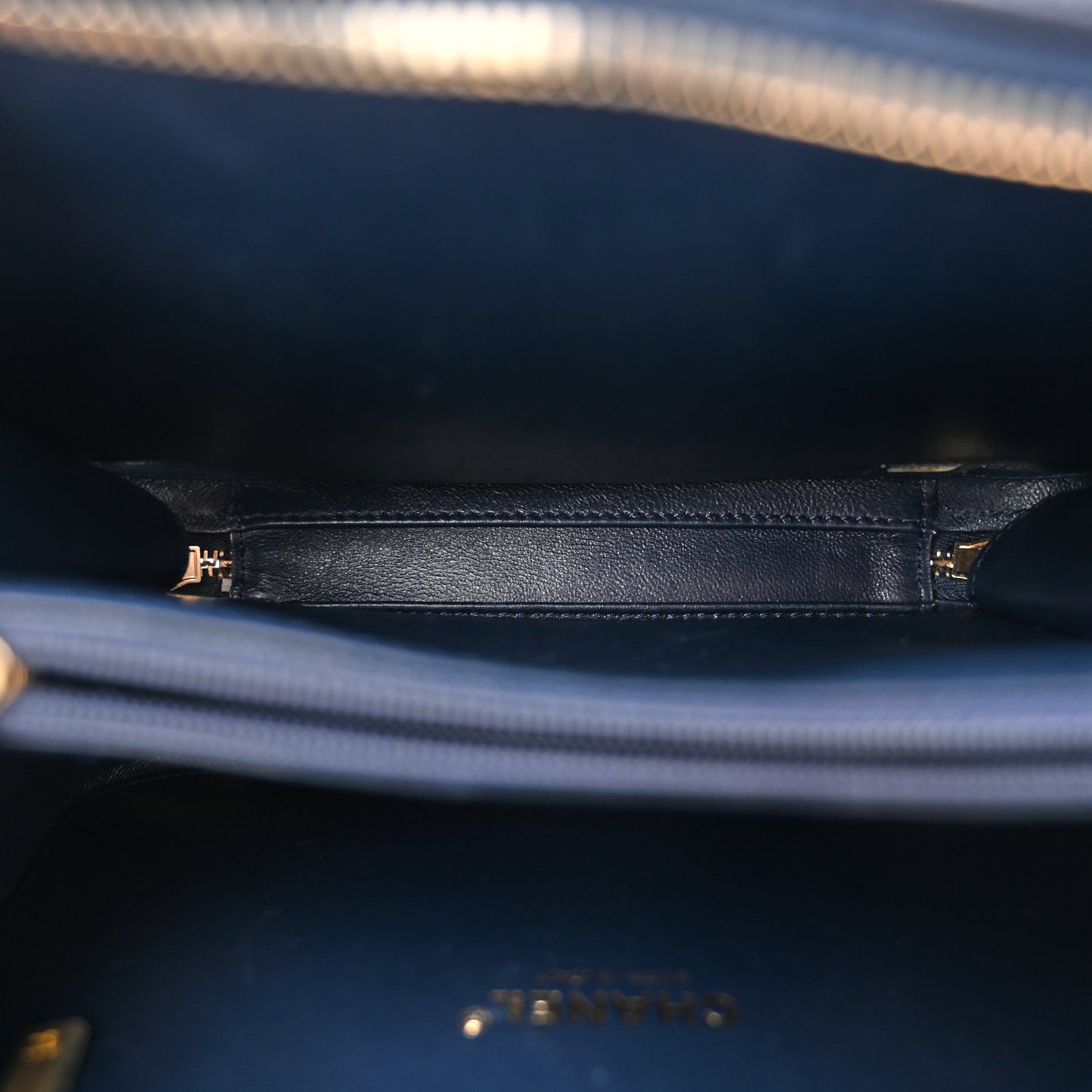 Caviar Quilted Medium CC Filigree Vanity Case Navy
