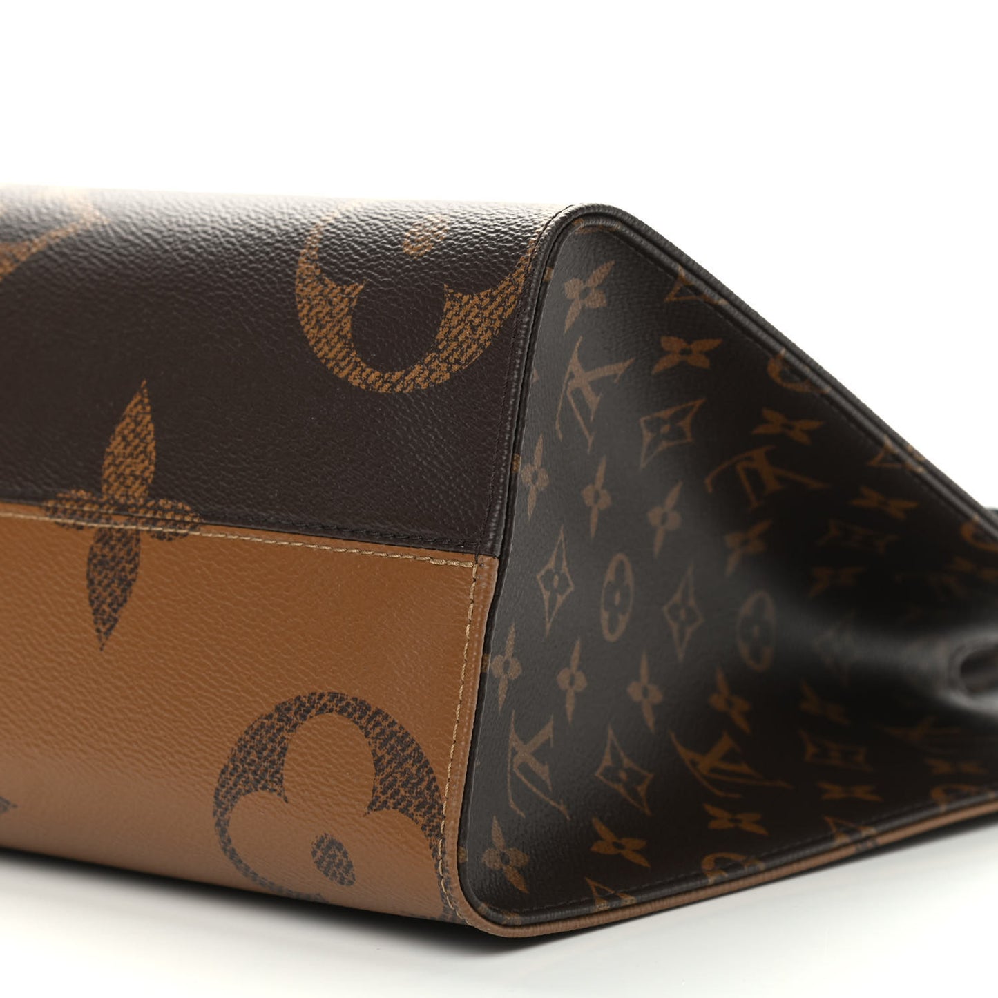 Reverse Monogram Giant Onthego MM