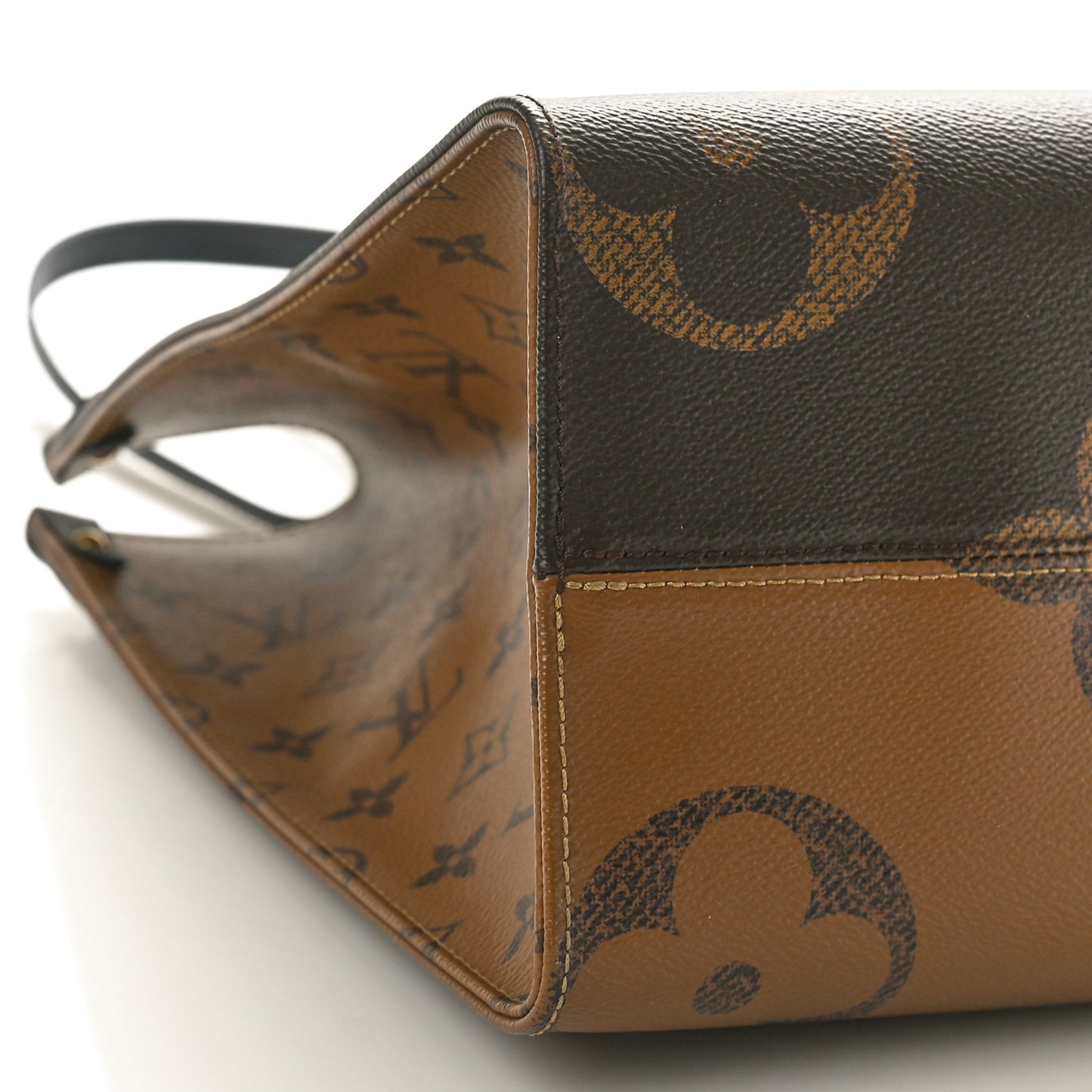 Reverse Monogram Giant Onthego MM