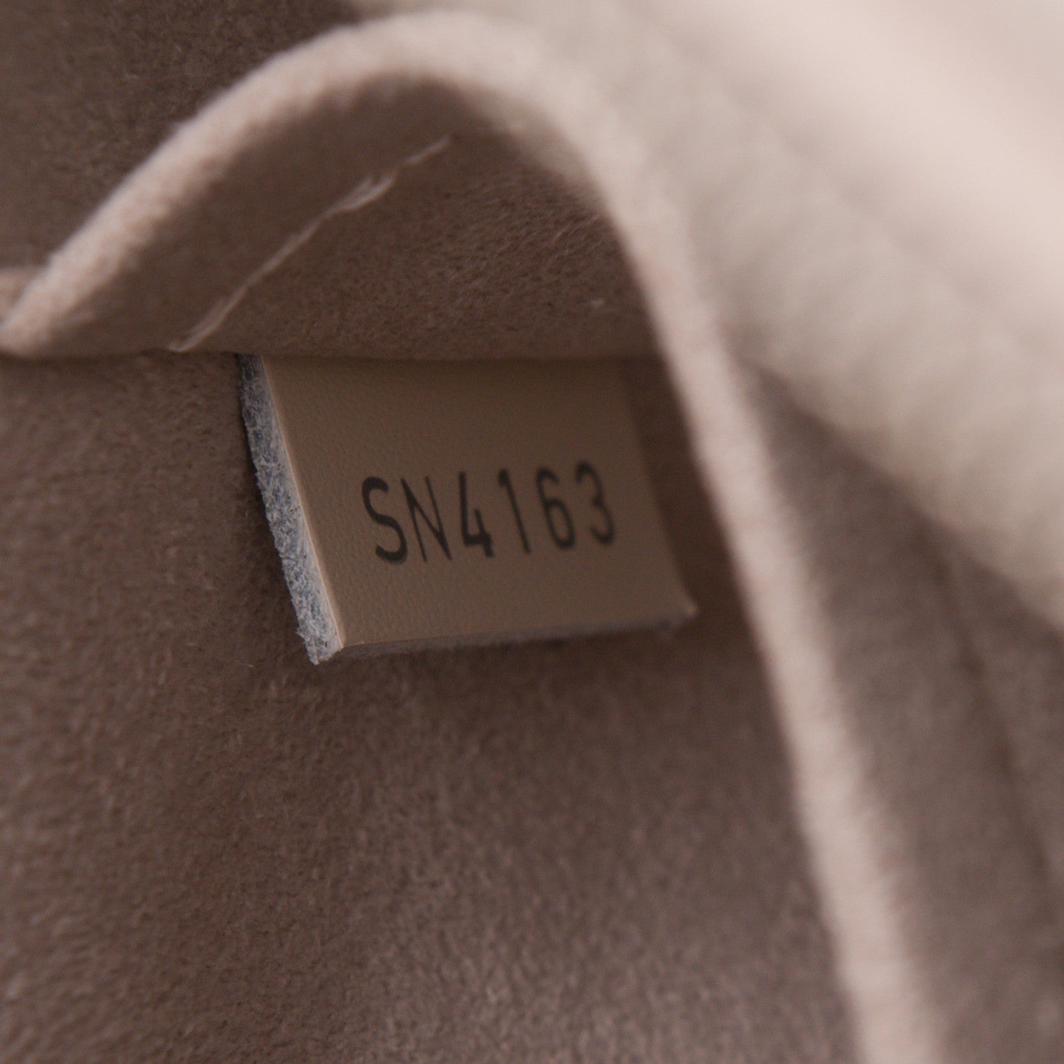 Louis Vuitton Epi Alma PM Ivory 7 of 7