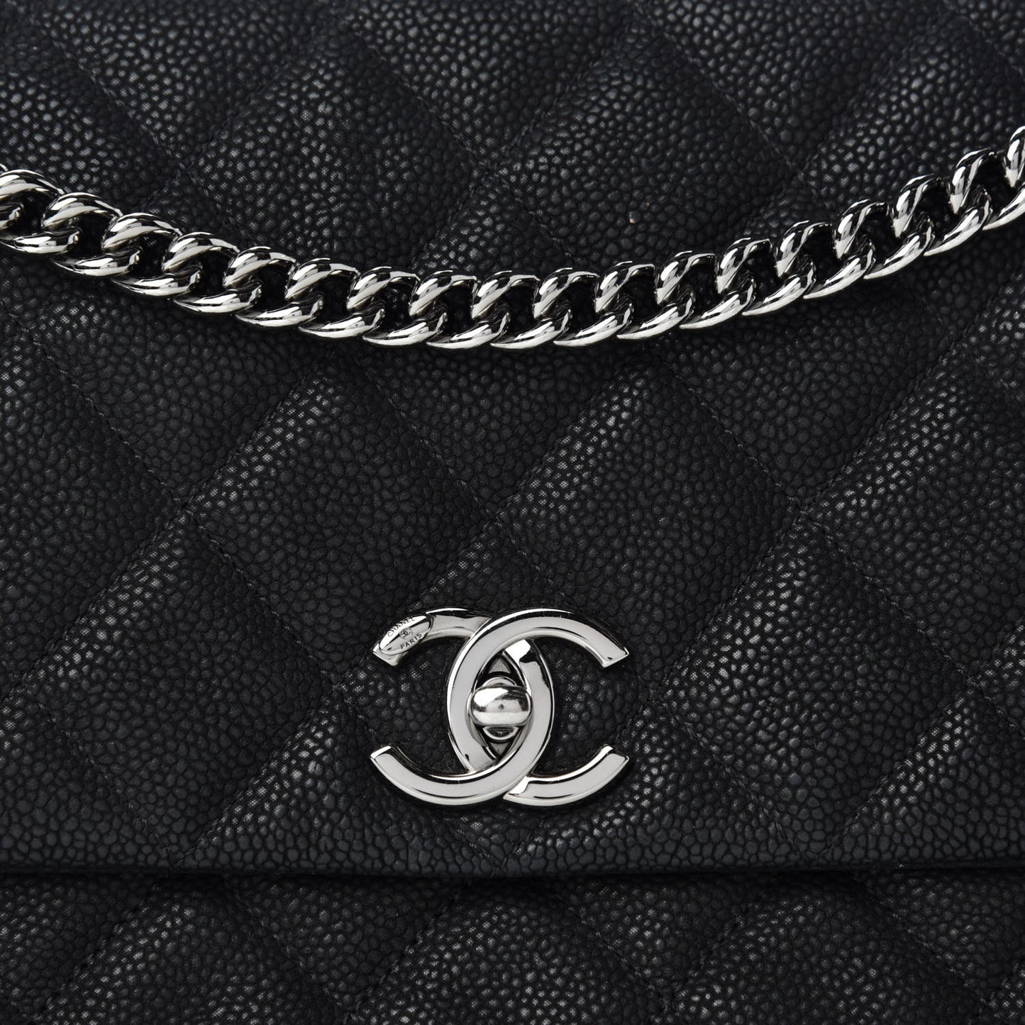 Iridescent Caviar Quilted Medium Lady Pearly Flap Black
