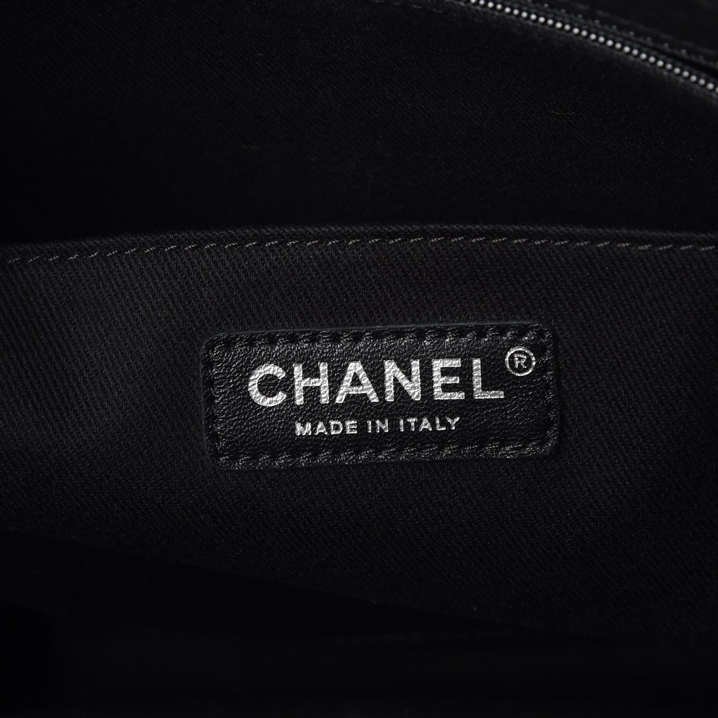 Grained Vegetal Calfskin Urban Shopping Tote Black