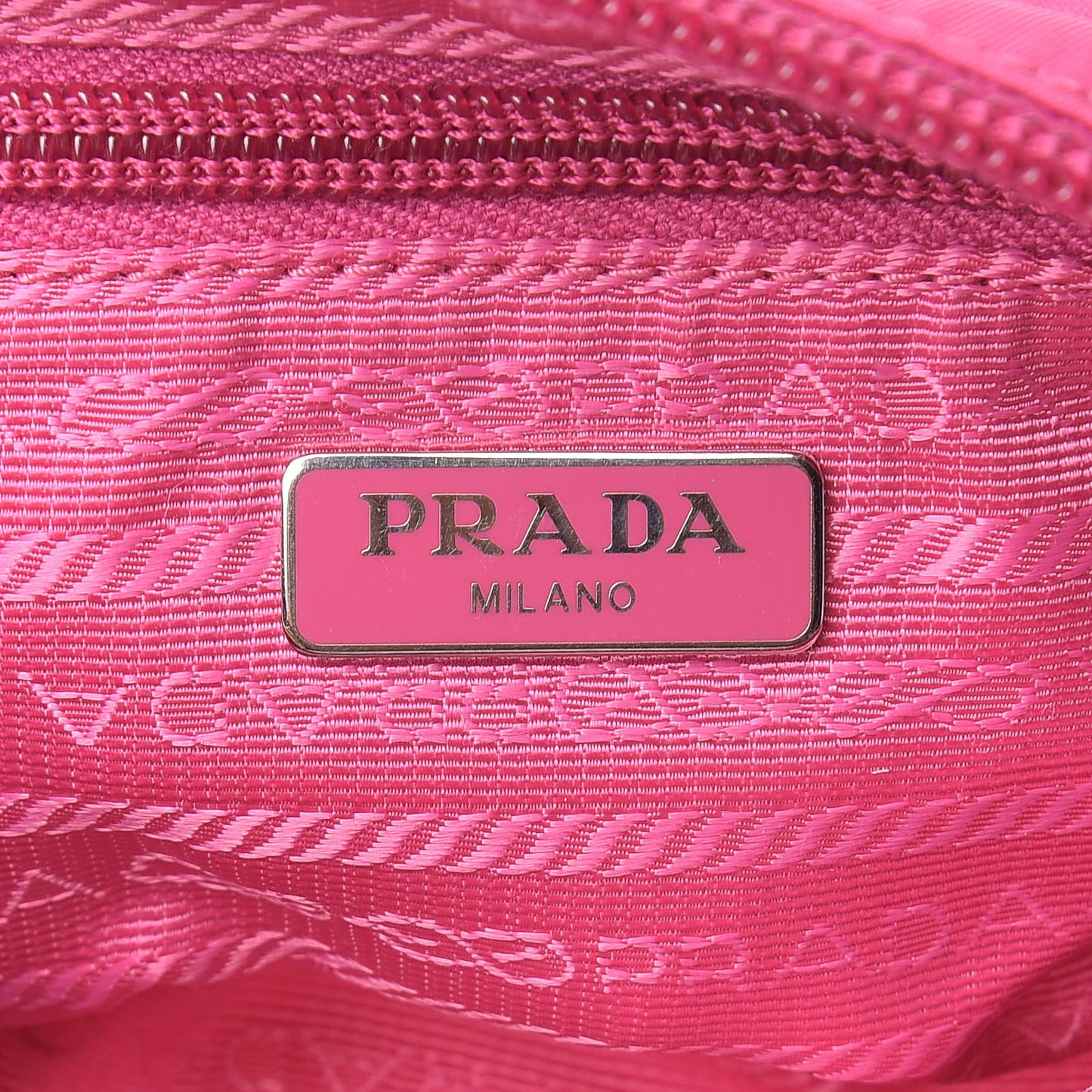 Tessuto Nylon Wristlet Fuxia