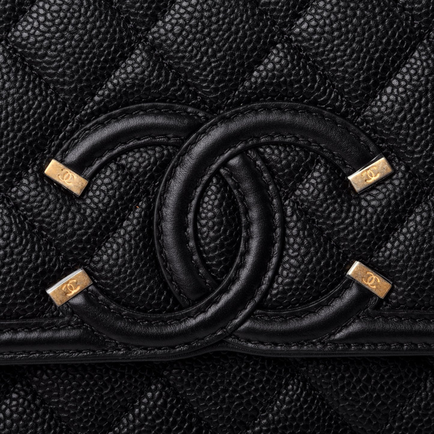 Caviar Quilted Medium CC Filigree Flap Black