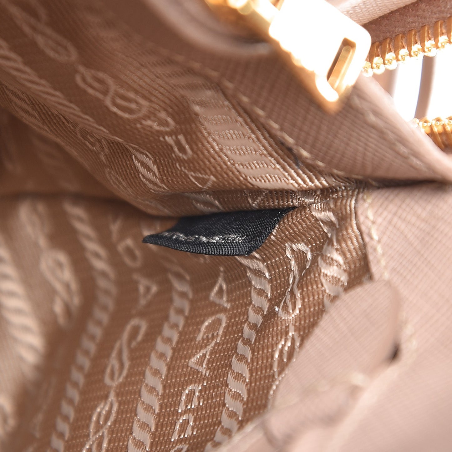 Saffiano Lux Small Promenade Tote Cammeo
