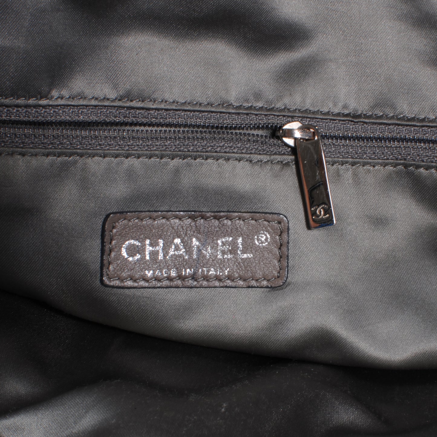 Glazed Caviar Mademoiselle XL Tote Black