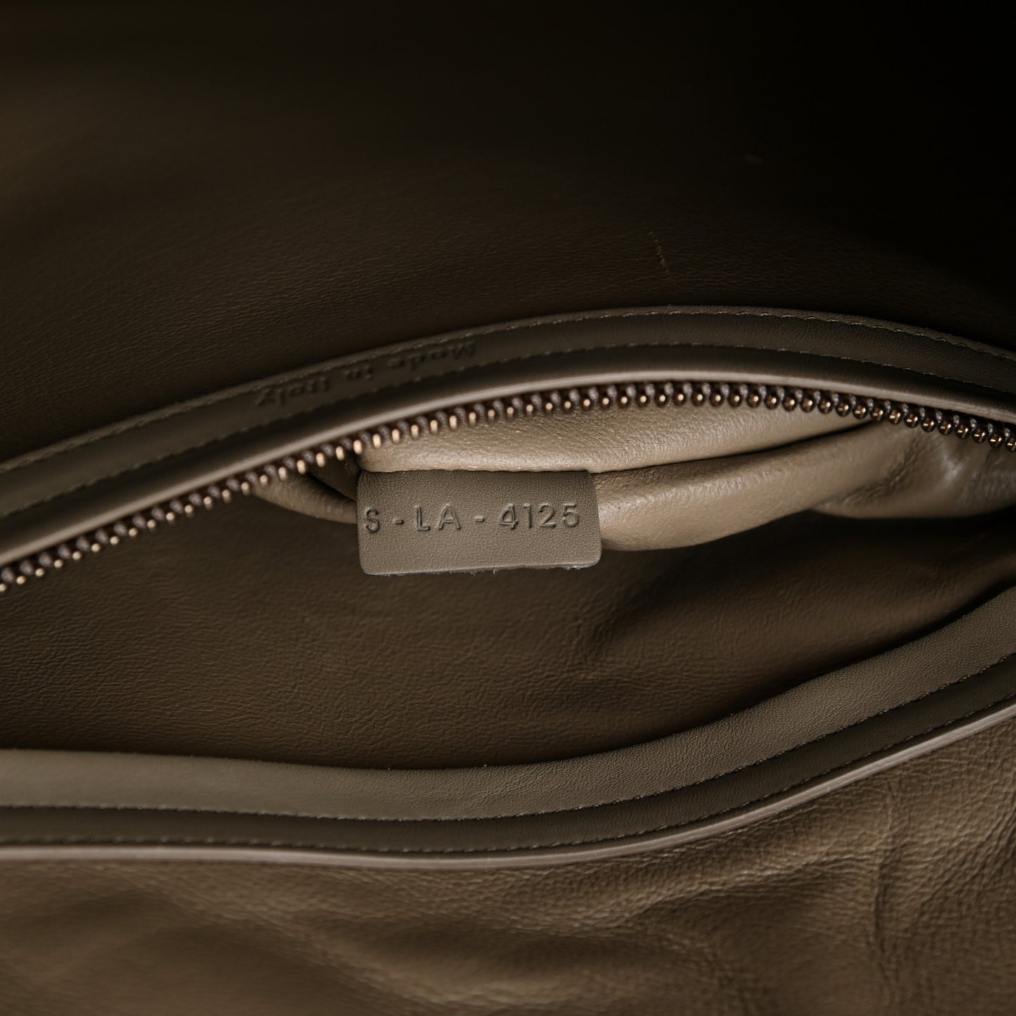 Crocodile Embossed Nubuck Medium Phantom Luggage Beige
