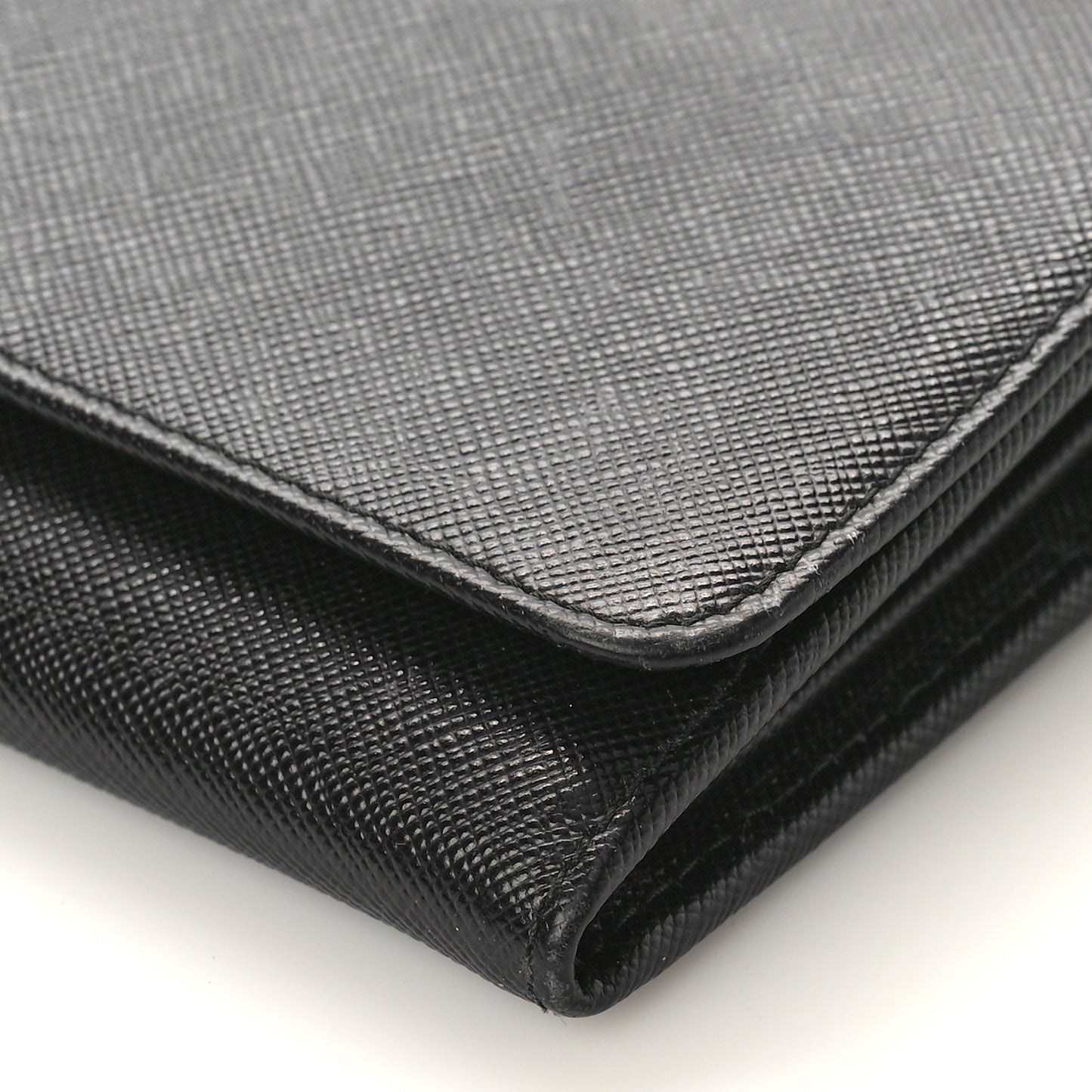 Saffiano Metal Oro Chain Wallet Black