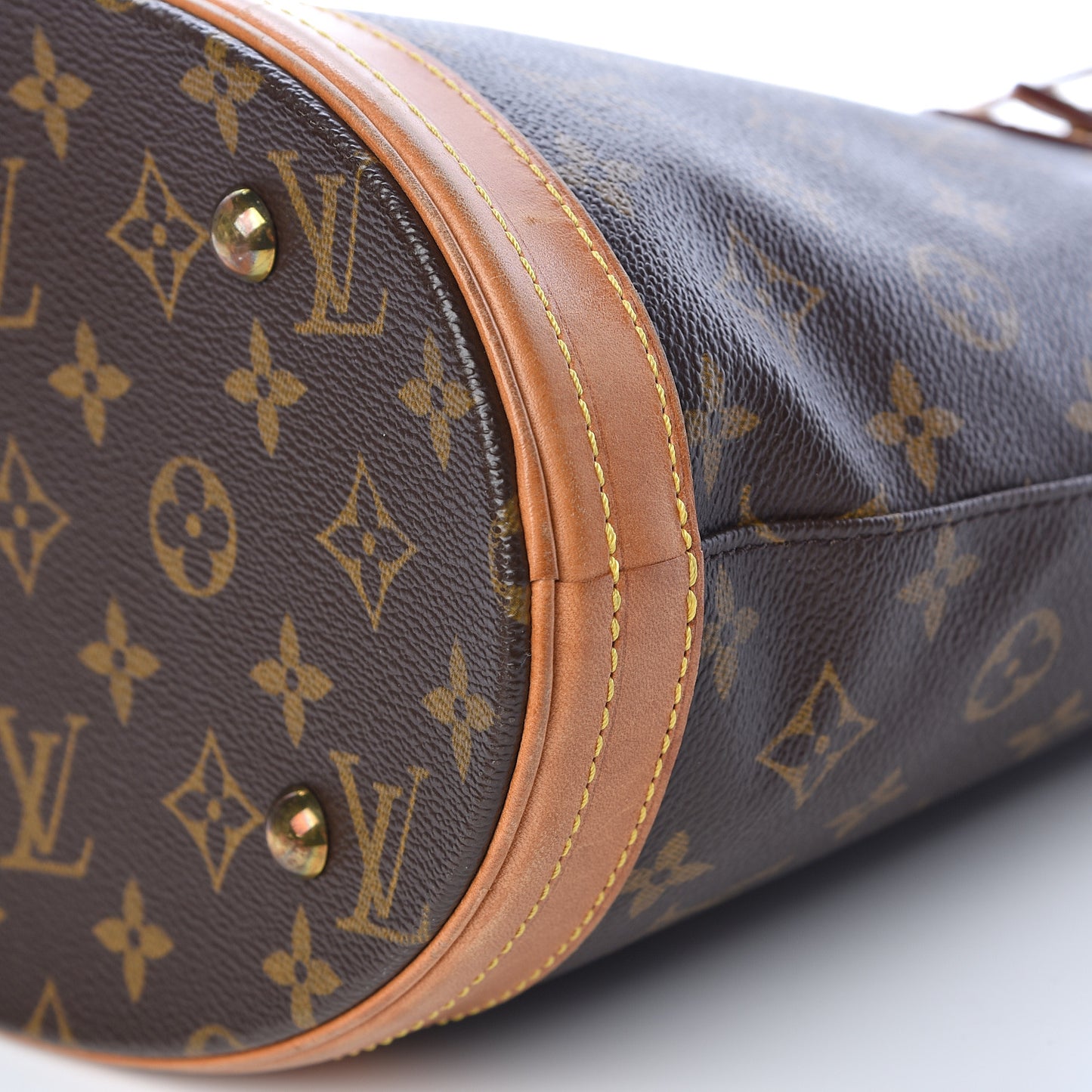 Monogram Petit Bucket 23