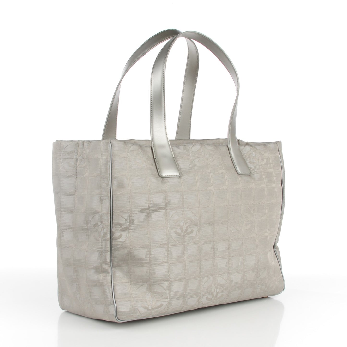 Nylon Medium Travel Tote Silver