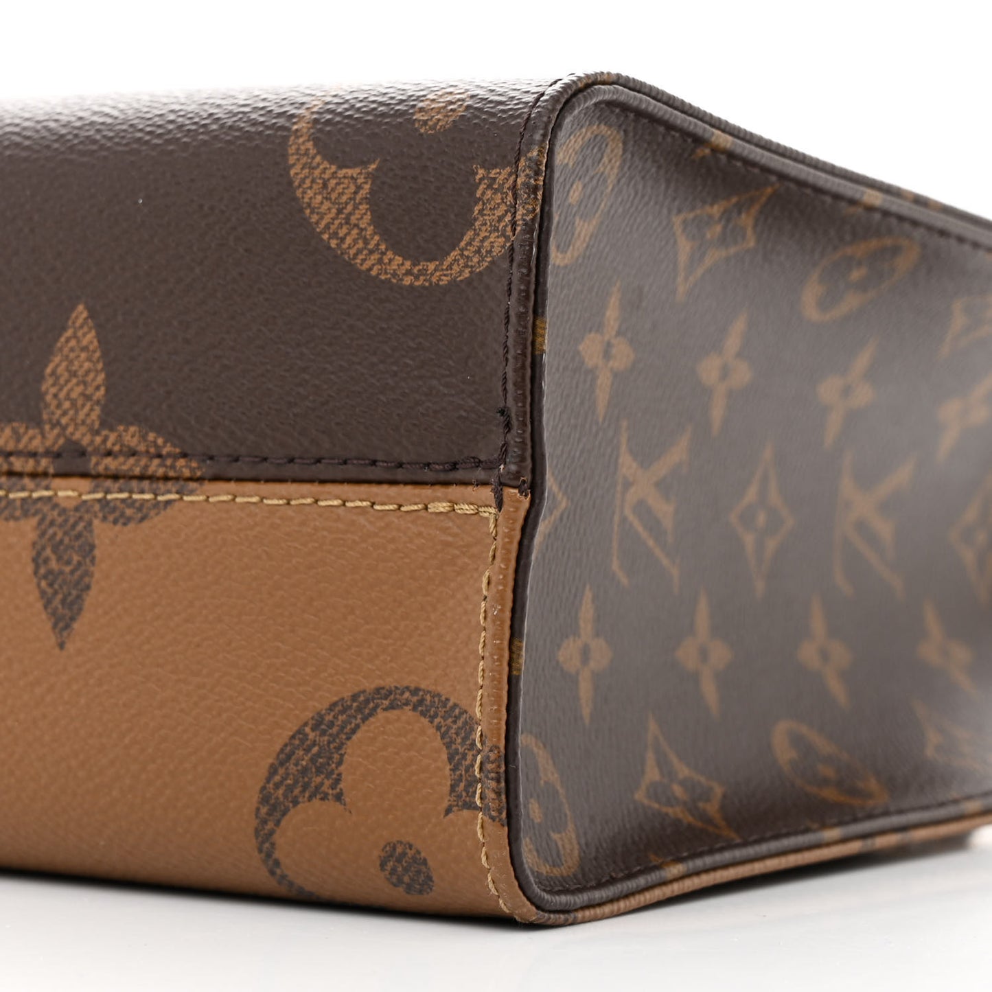 Reverse Monogram Giant Onthego PM