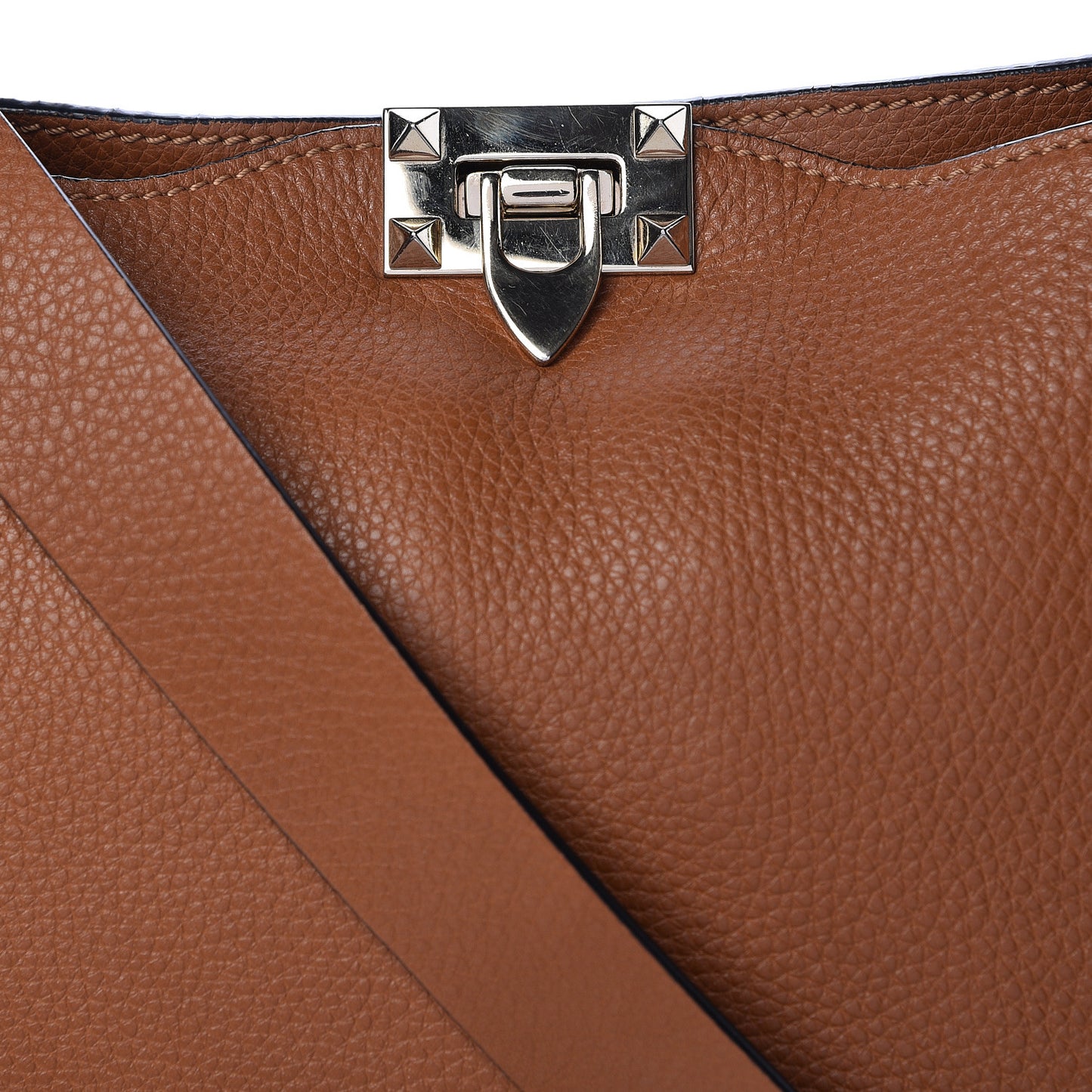 Pebbled Calfskin Small Rockstud Flip-Lock Messenger Bag Light Cuir