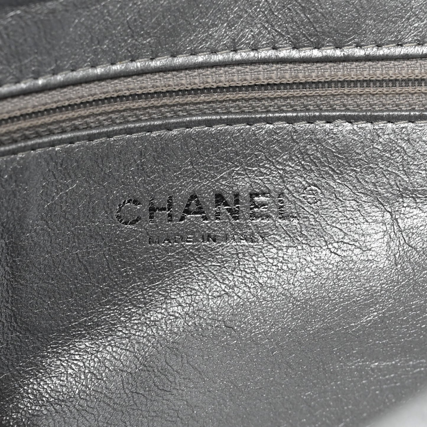 Glazed Caviar Modern Chain Tote Black