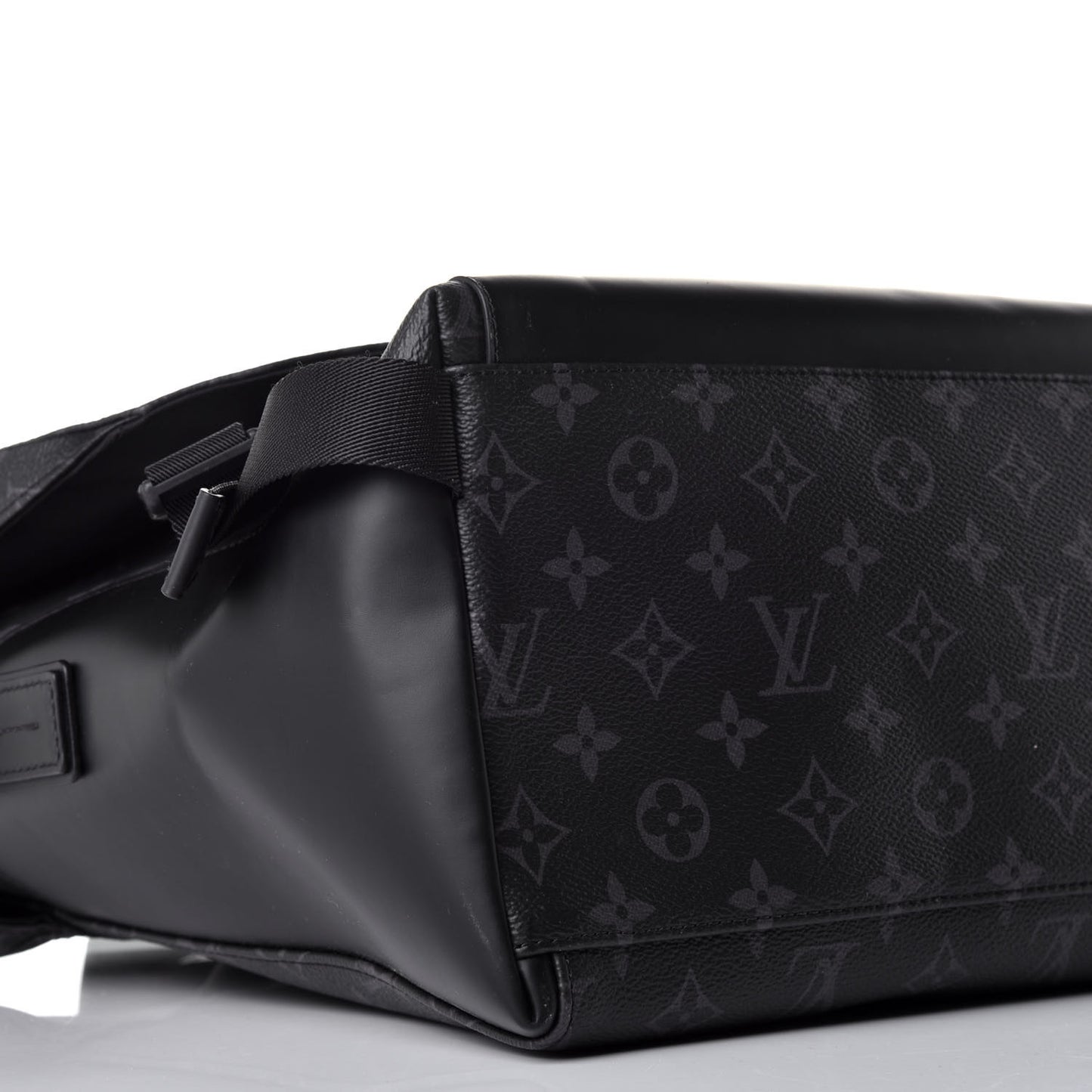 Monogram Eclipse Voyager Messenger MM
