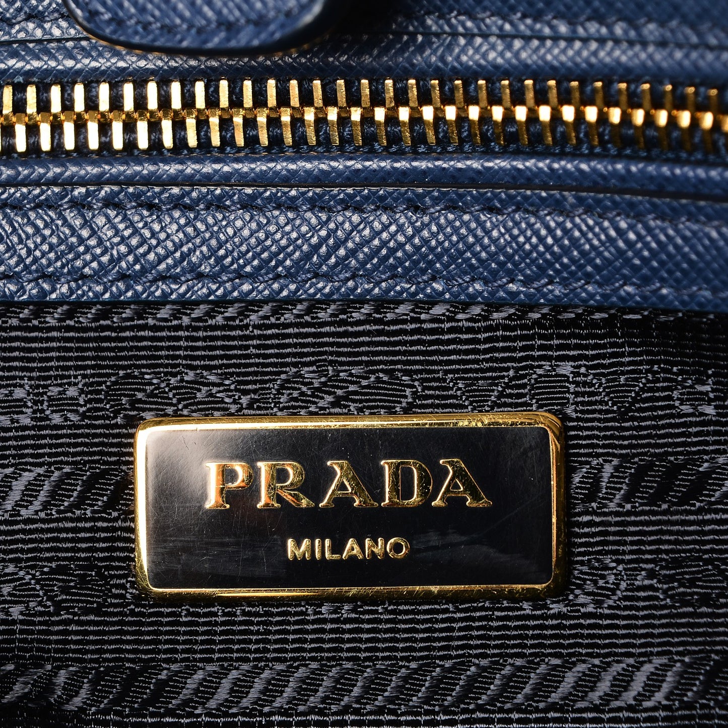 Saffiano Lux Medium Tote Bluette