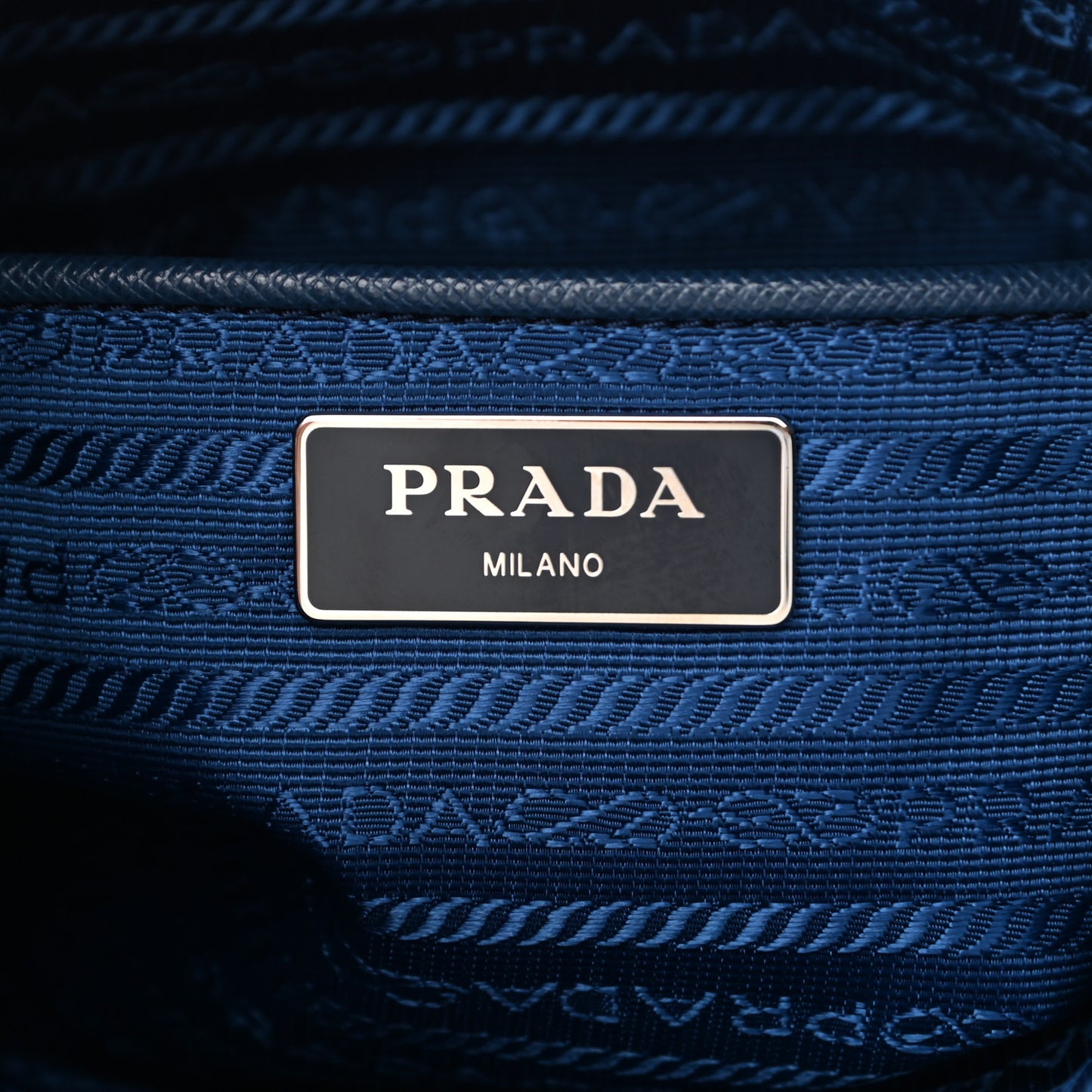 Tessuto Nylon Saffiano Flat Messenger Bag Bluette
