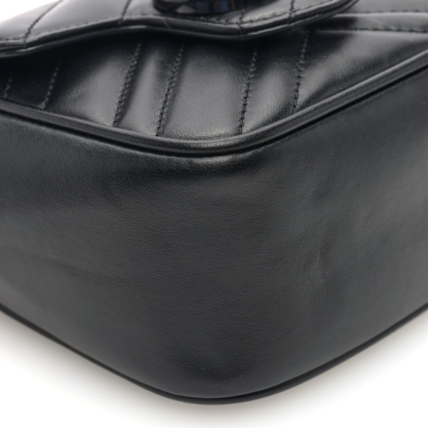 Calfskin Matelasse Monochrome GG Marmont Chain Mini Belt Bag Black