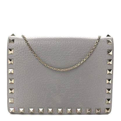 Valentino Garavani Pebbled Calfskin Rockstud Wallet On Chain Pastel Grey 1 of 10