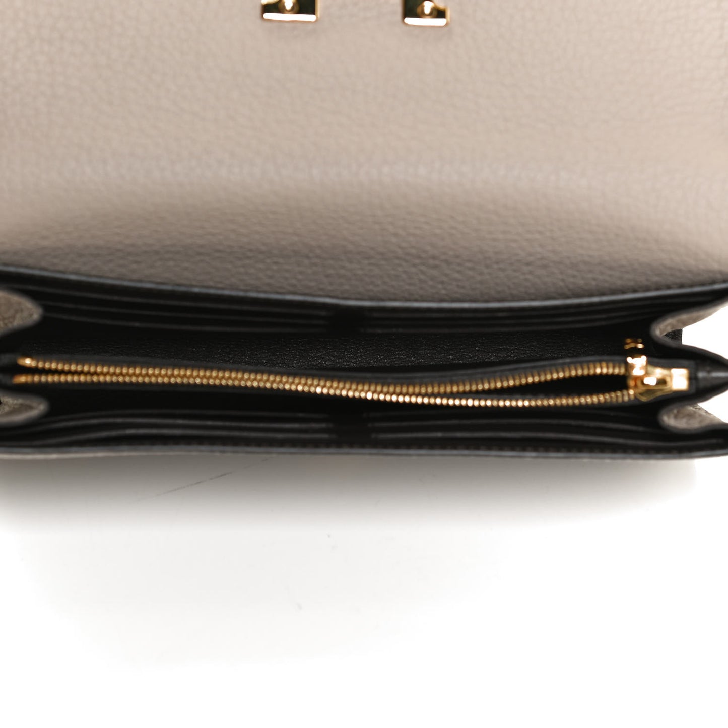 Taurillon Capucines Wallet Galet