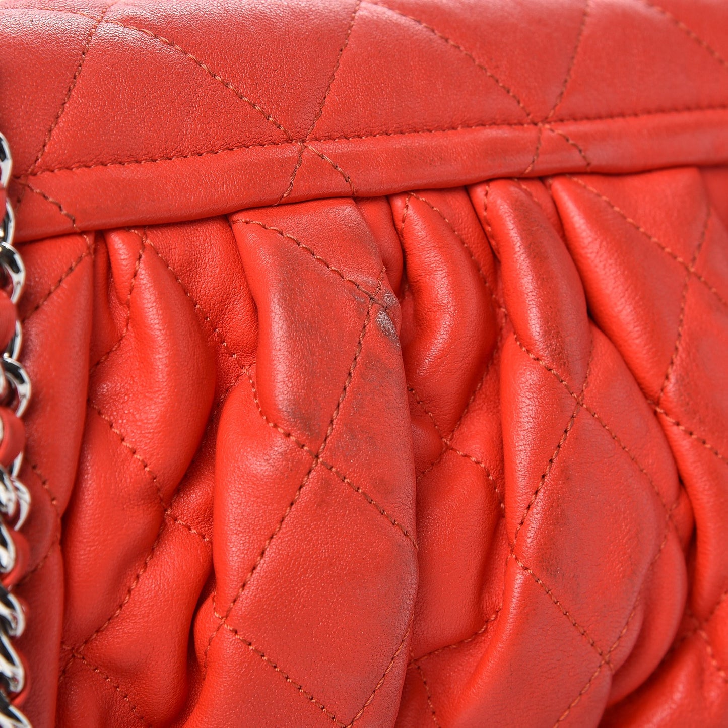 Washed Lambskin Chain Around Medium Messenger Red