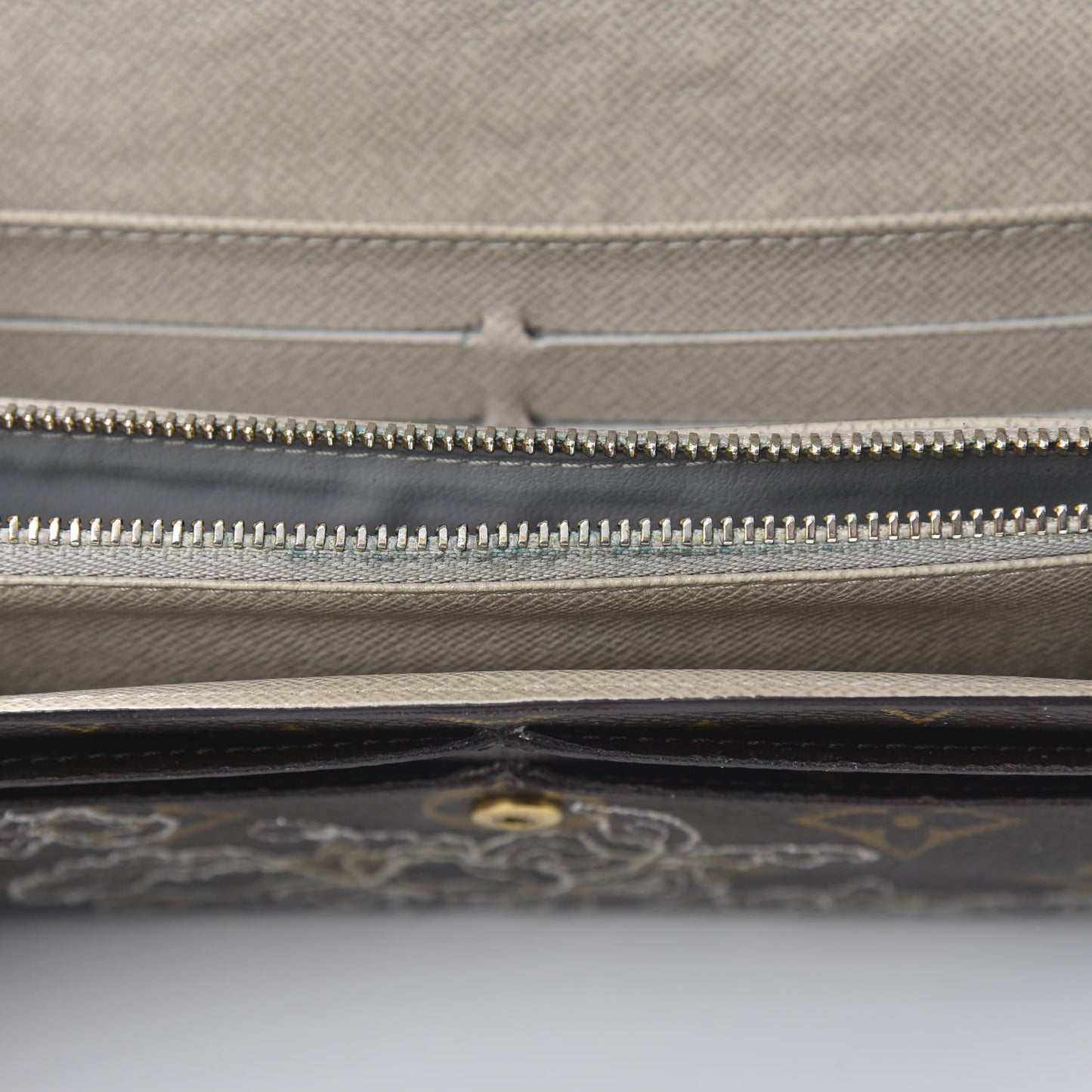 Monogram Dentelle Sarah Wallet Silver