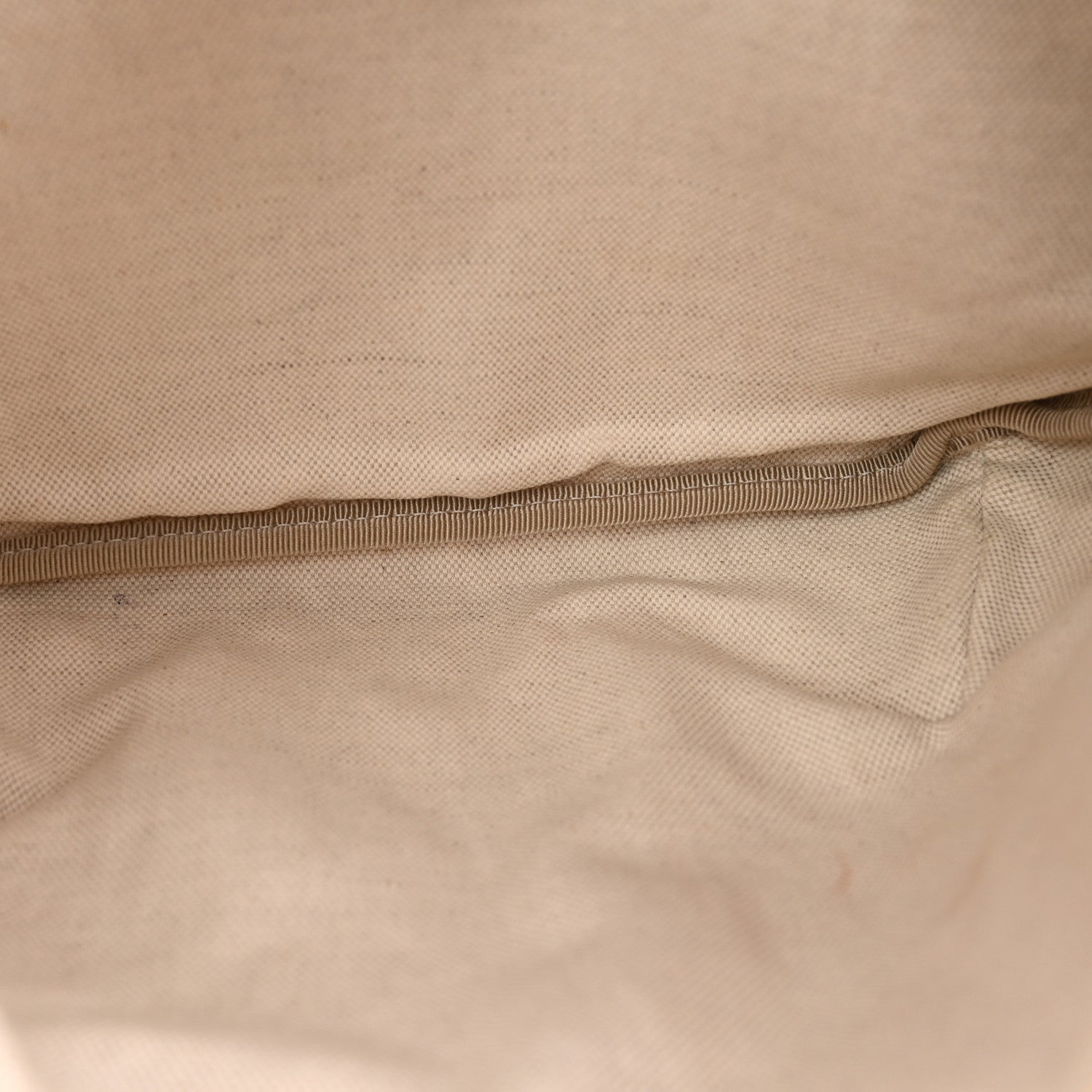 Gucci Grained Calfskin Logo Belt Bag White 5 of 10