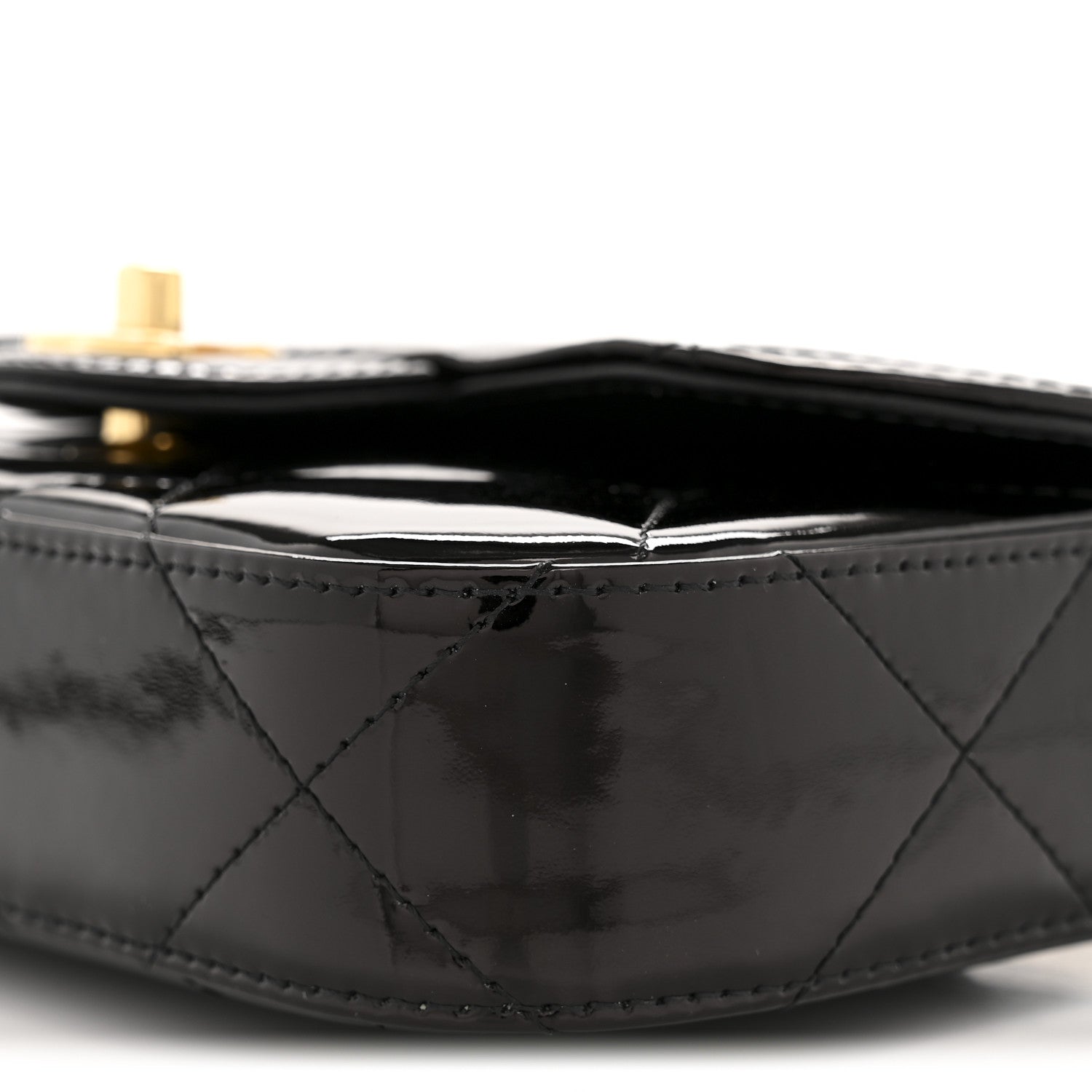 現在大幅値下げ中！CHANEL黒レザー手袋金色ボタンマベパール Chanel Metallic Mirror Calfskin Mini Top Handle Clutch With Chain