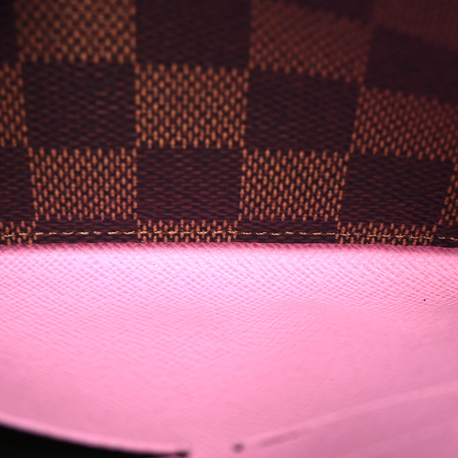 Louis Vuitton Damier Ebene 2022 Christmas Animation London Sarah Wallet Pink 7 of 10