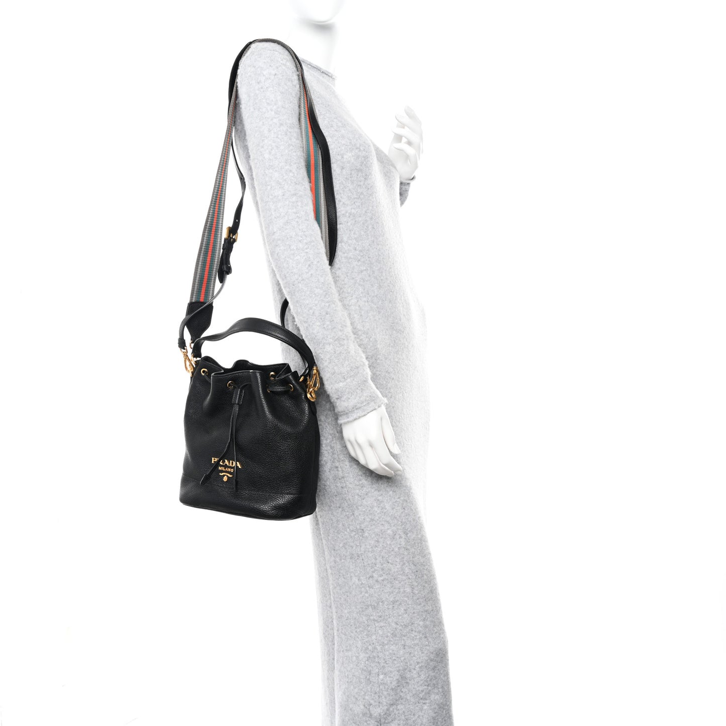 Vitello Daino Bucket Bag Black