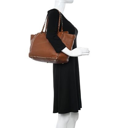 Valentino Garavani Pebbled Calfskin Medium Rockstud Tote Light Cuir 2 of 9