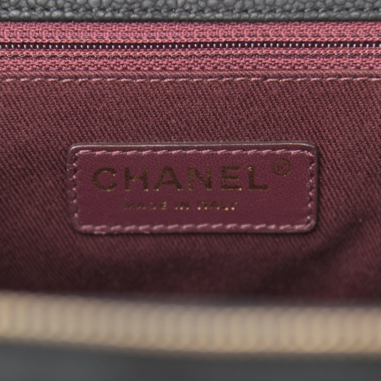 Iridescent Grained Calfskin Quilted Globe Trotter Vanity Case Black