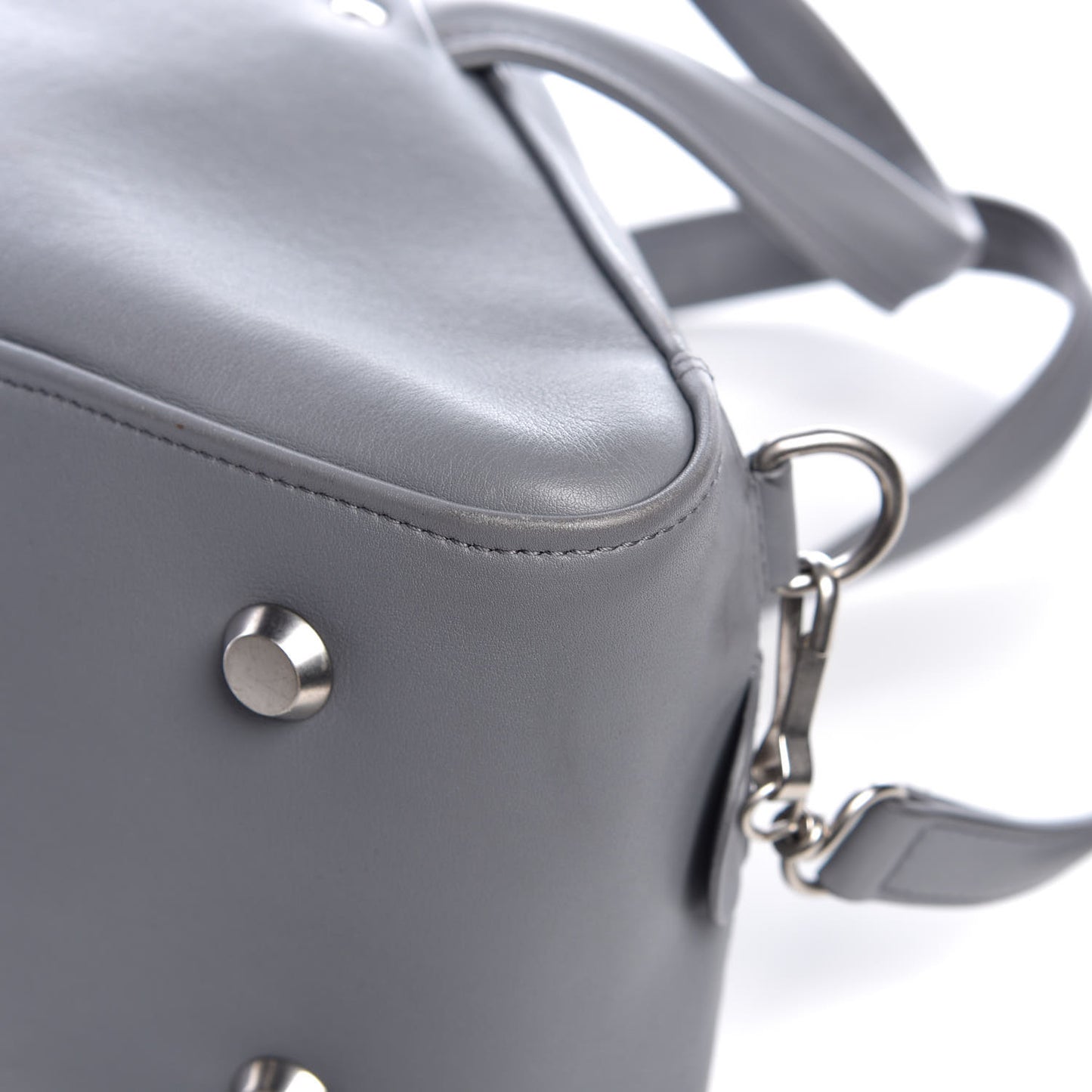Calfskin M Triangle Duffle Gris Beton