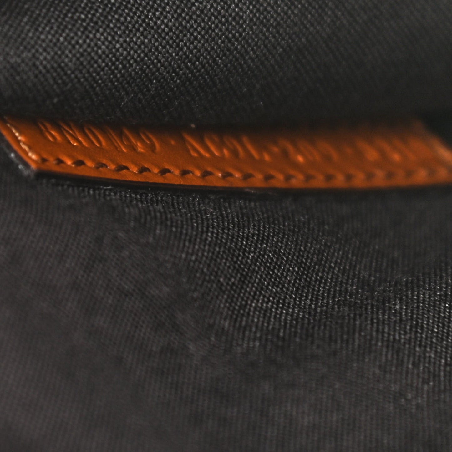 Vitello King Logo Embossed Medium Flat Pouch Cuoio