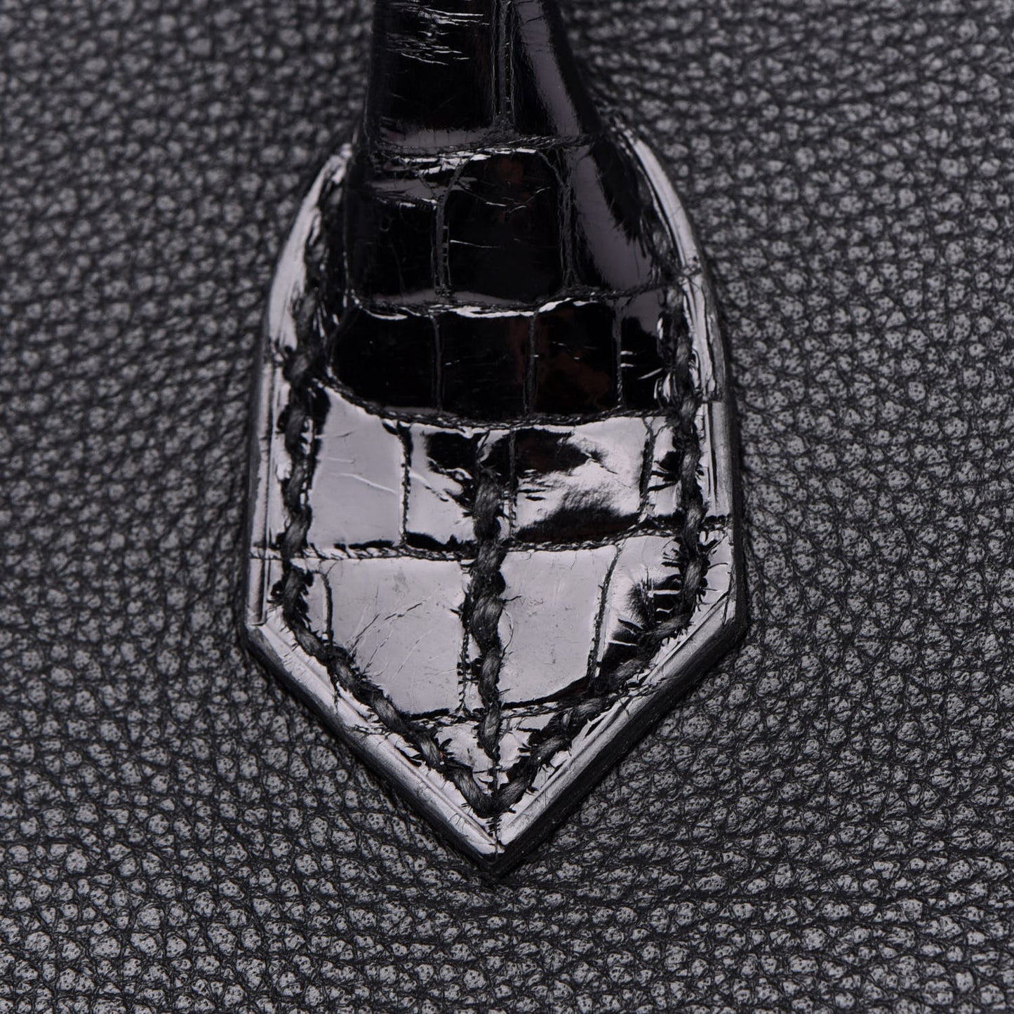 Taurillon Novillo Shiny Niloticus Crocodile Birkin Touch 25 Black
