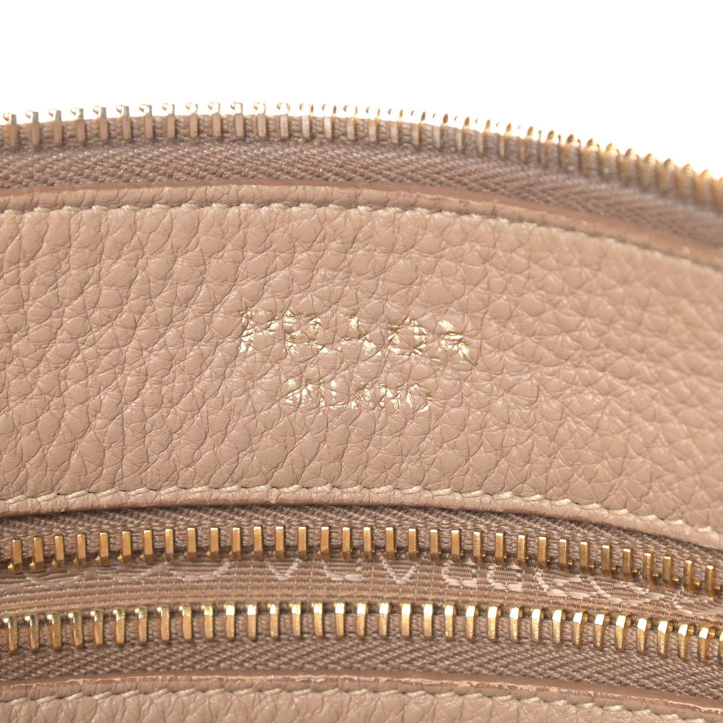 Vitello Daino Zippered Shoulder Bag Cammeo